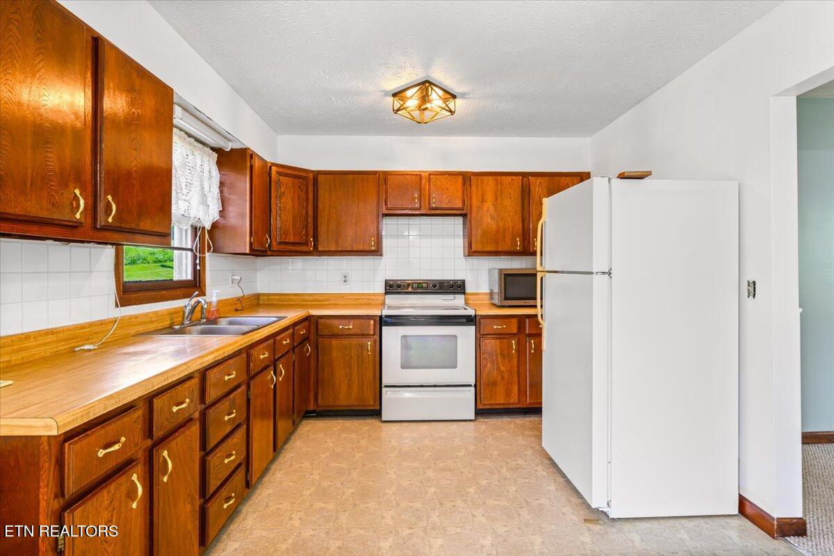 3824 Demory Rd, LaFollette