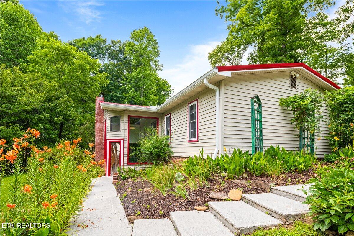 327 McDeerman Rd