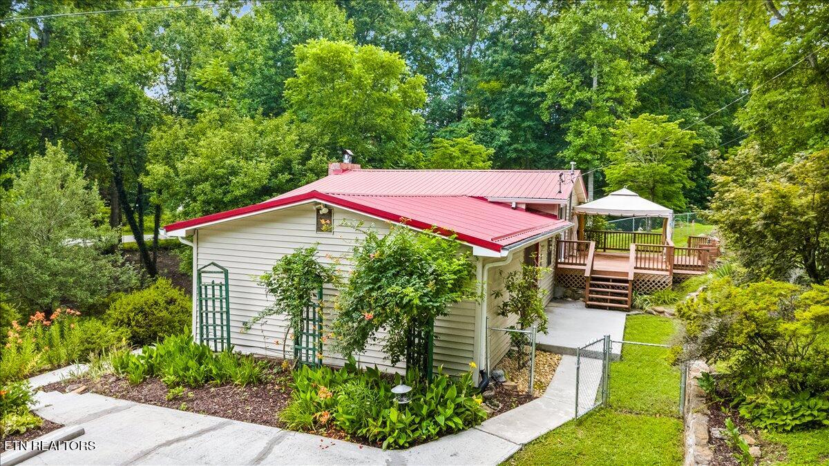 327 McDeerman Rd