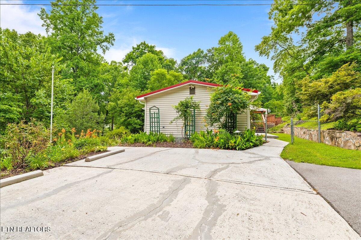 327 McDeerman Rd