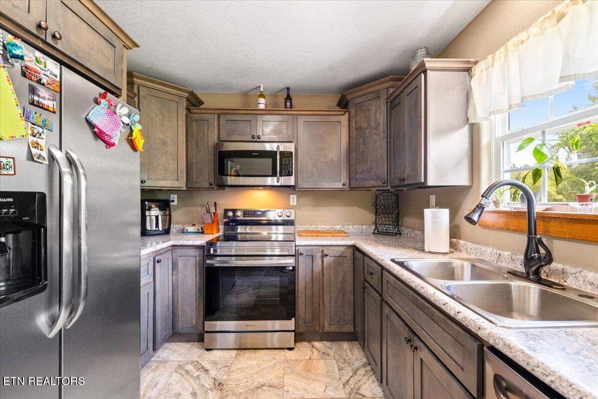 1585 Jeffers Rd