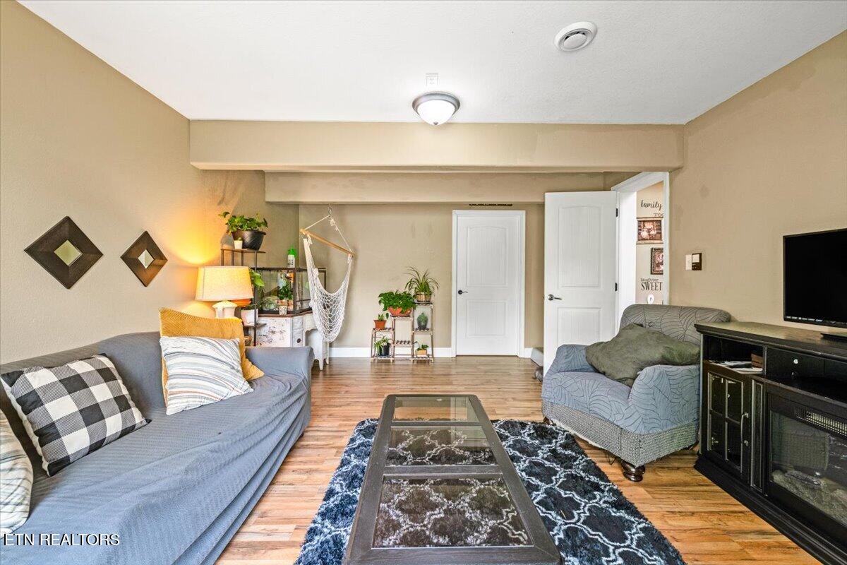 1585 Jeffers Rd