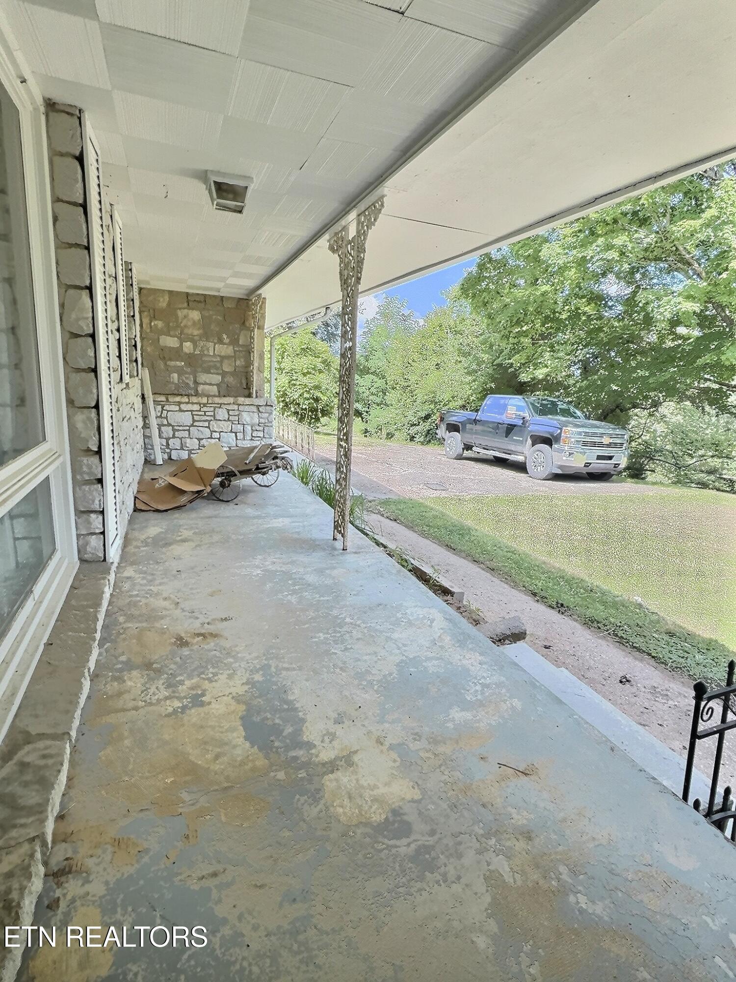 1206 Back Valley Rd, LaFollette