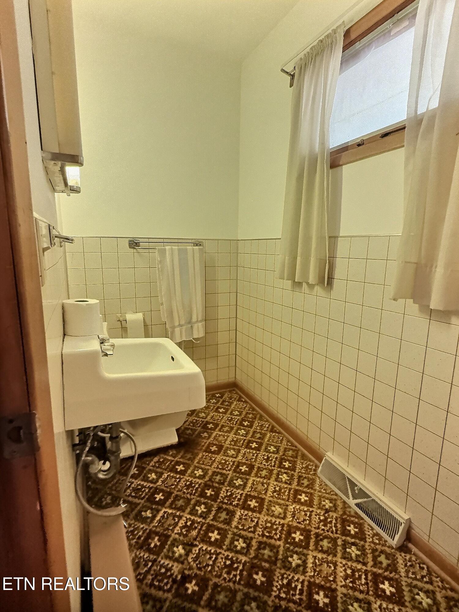 1206 Back Valley Rd, LaFollette