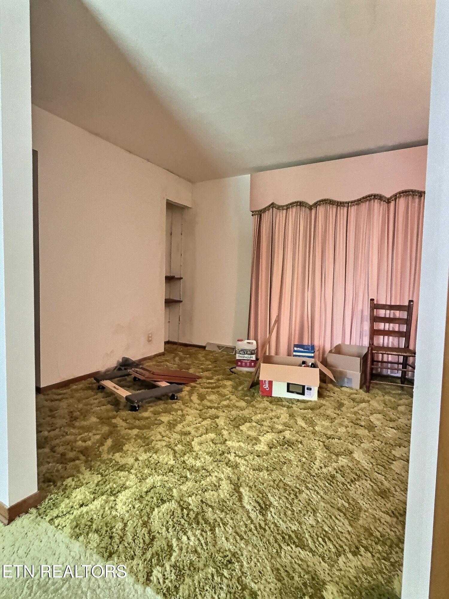 1206 Back Valley Rd, LaFollette