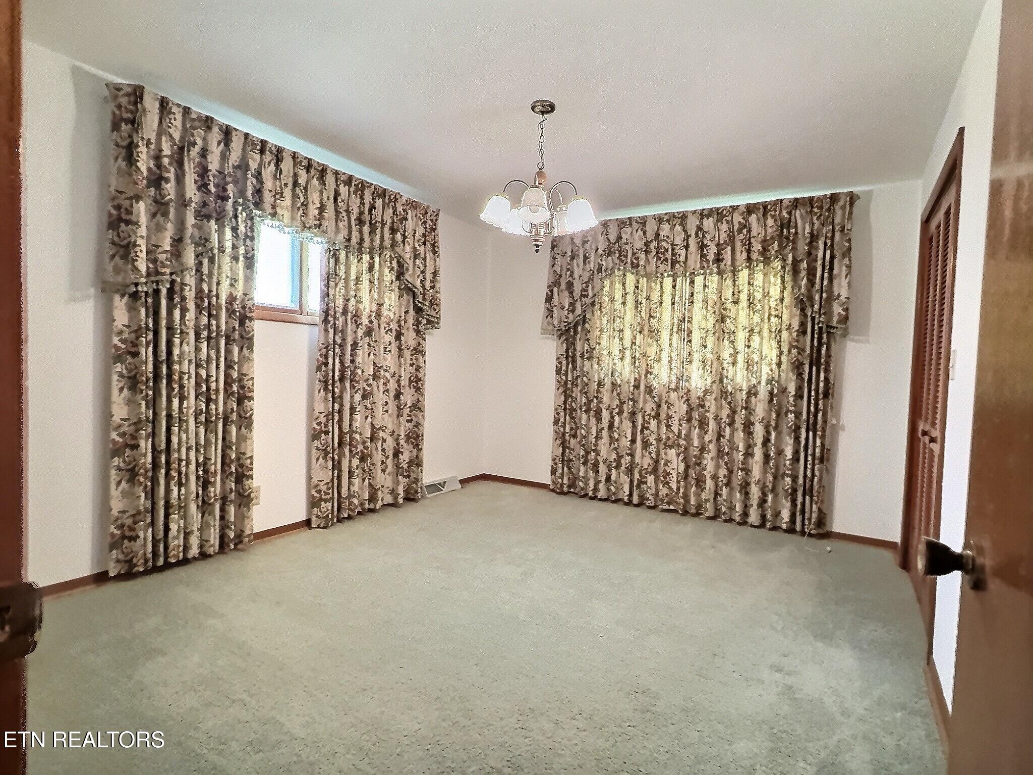 1206 Back Valley Rd, LaFollette