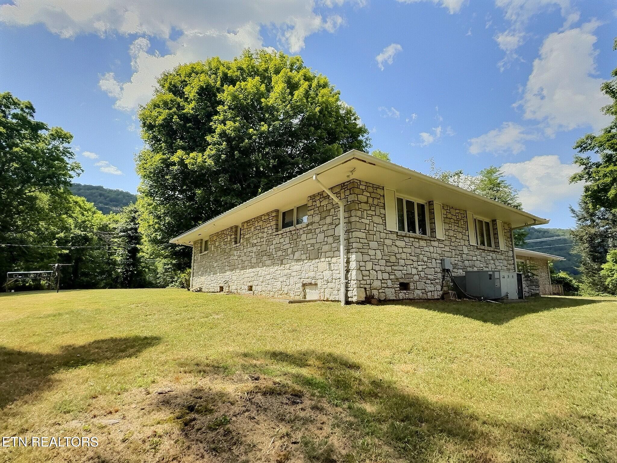 1206 Back Valley Rd, LaFollette