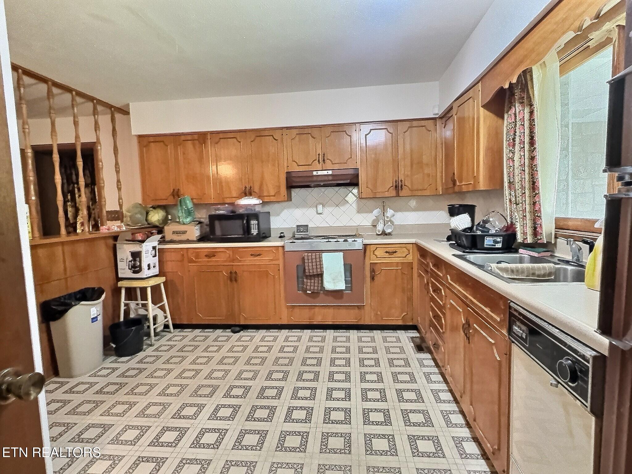 1206 Back Valley Rd, LaFollette