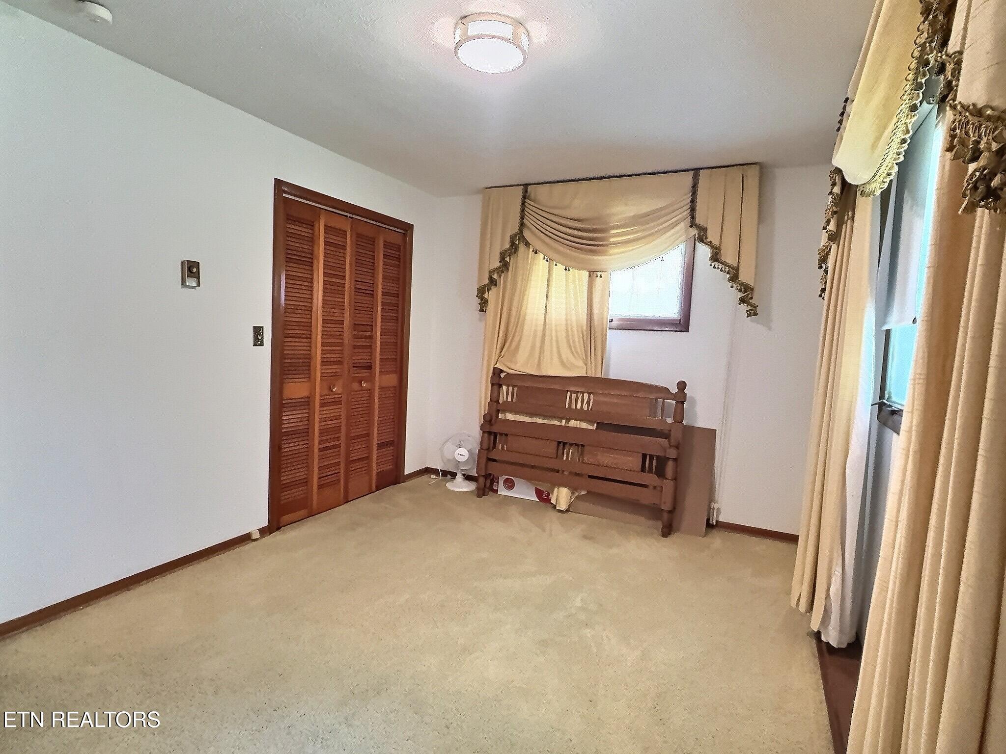 1206 Back Valley Rd, LaFollette