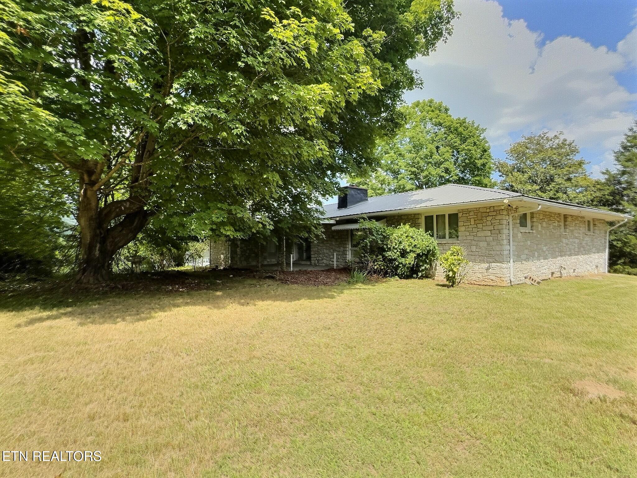 1206 Back Valley Rd, LaFollette