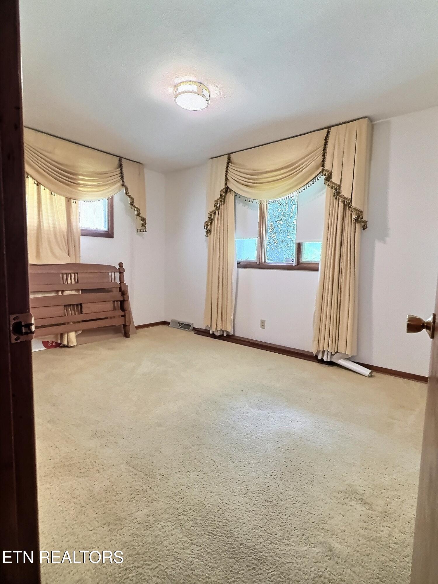 1206 Back Valley Rd, LaFollette