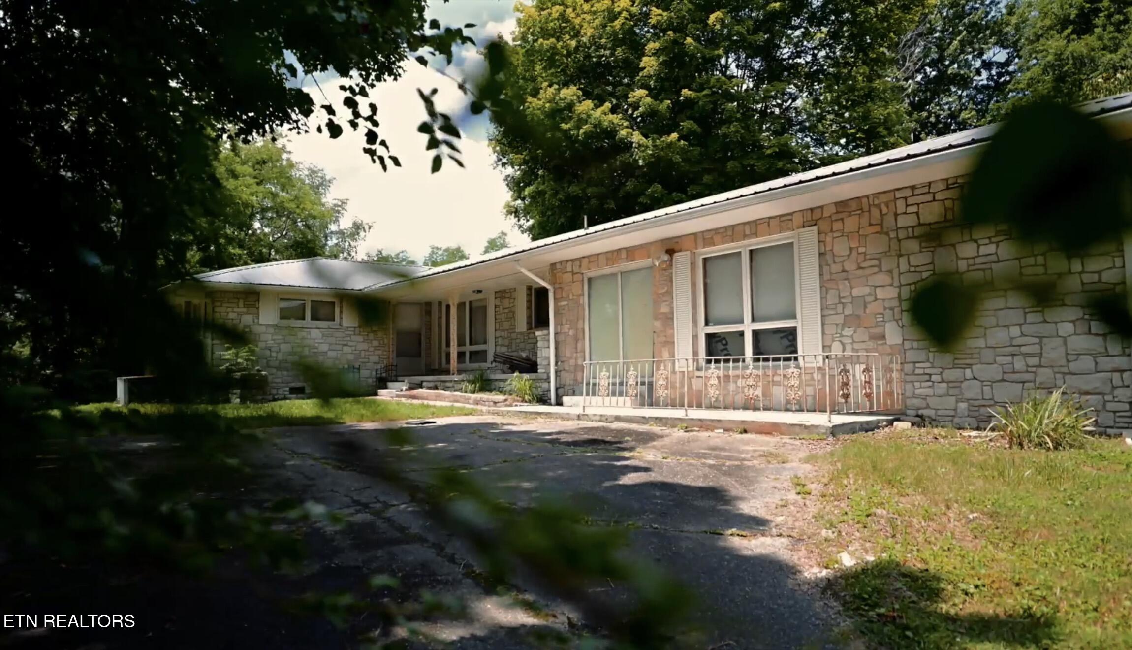 1206 Back Valley Rd, LaFollette
