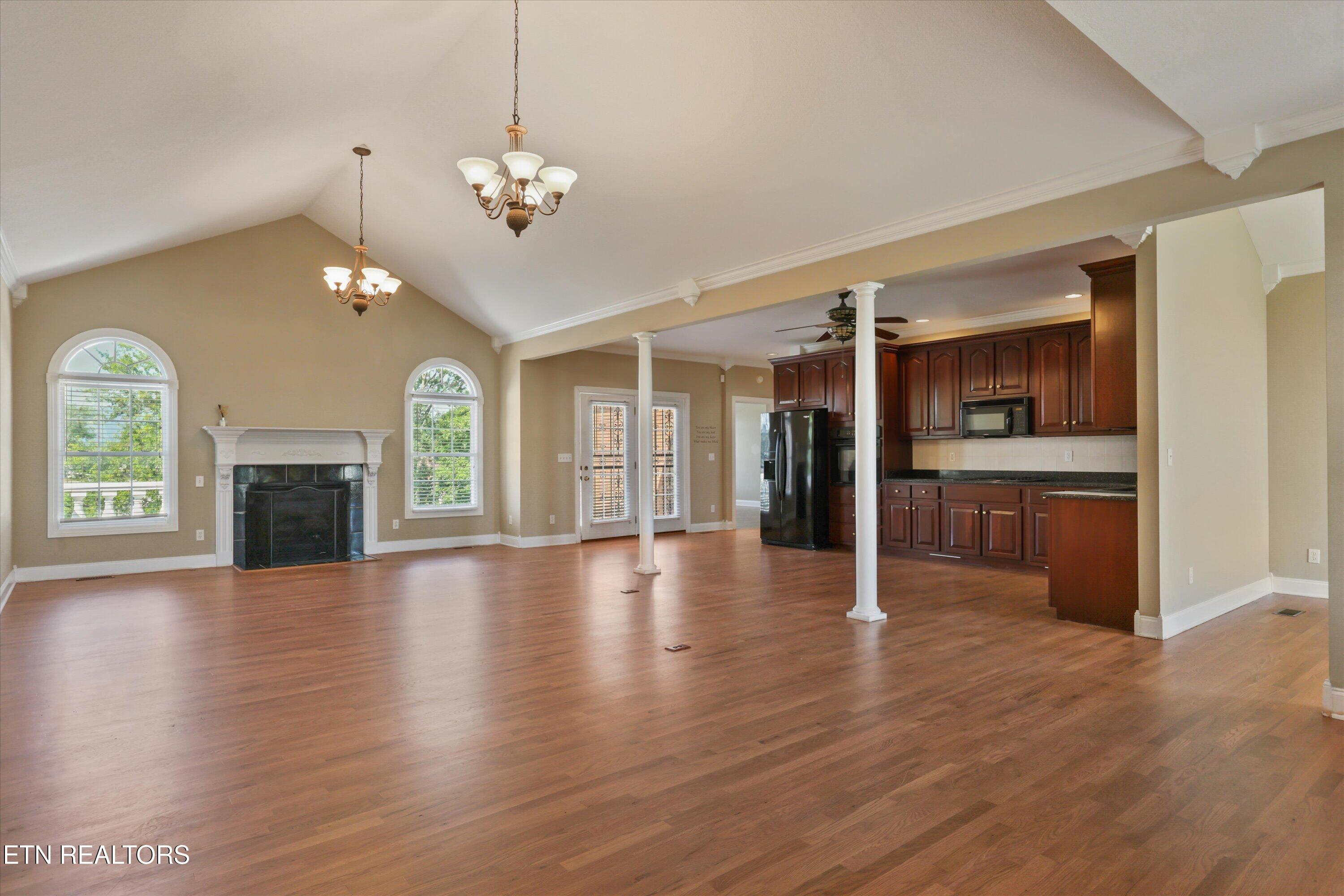 111 Colonial Hts, LaFollette