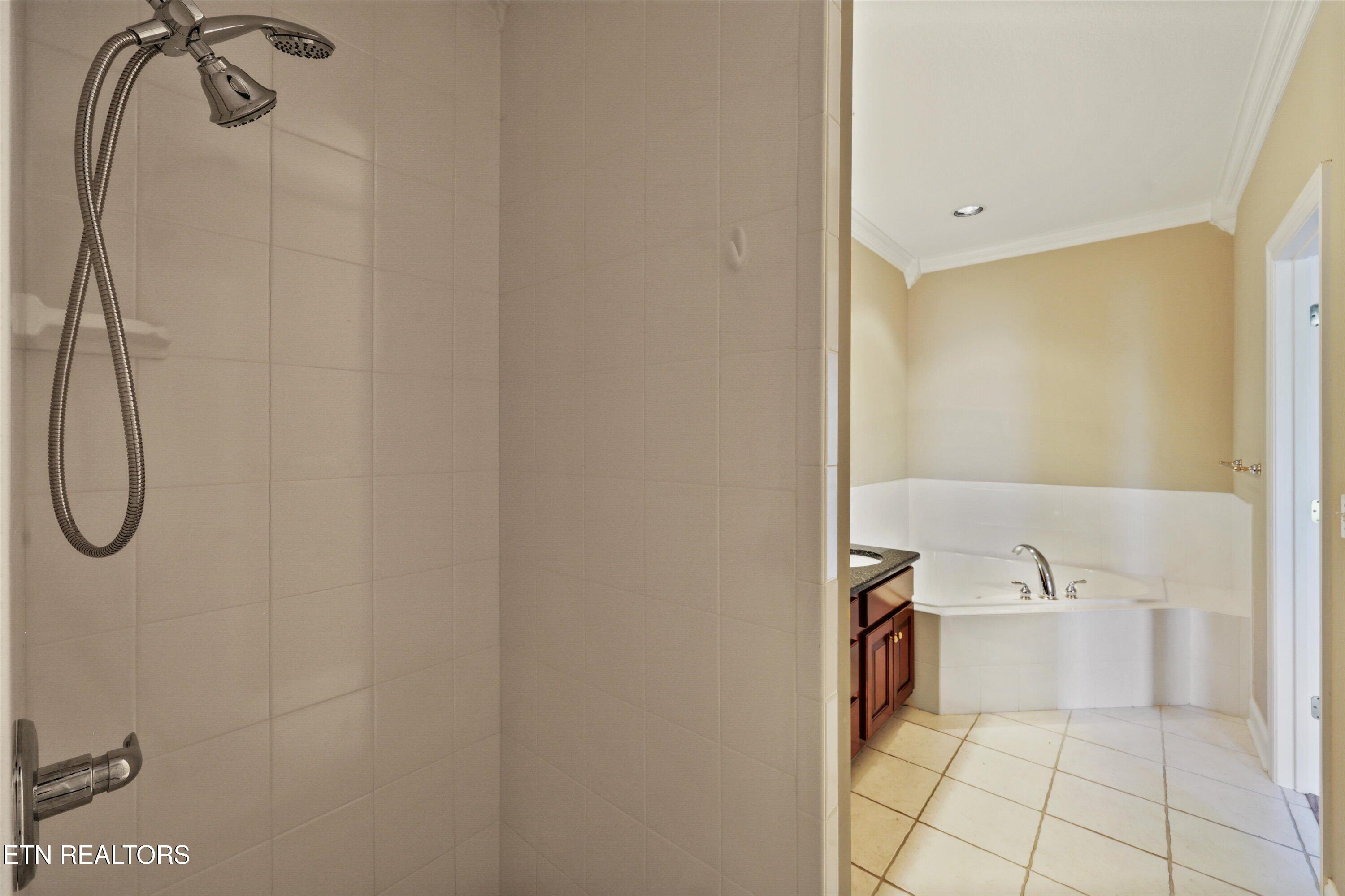 111 Colonial Hts, LaFollette