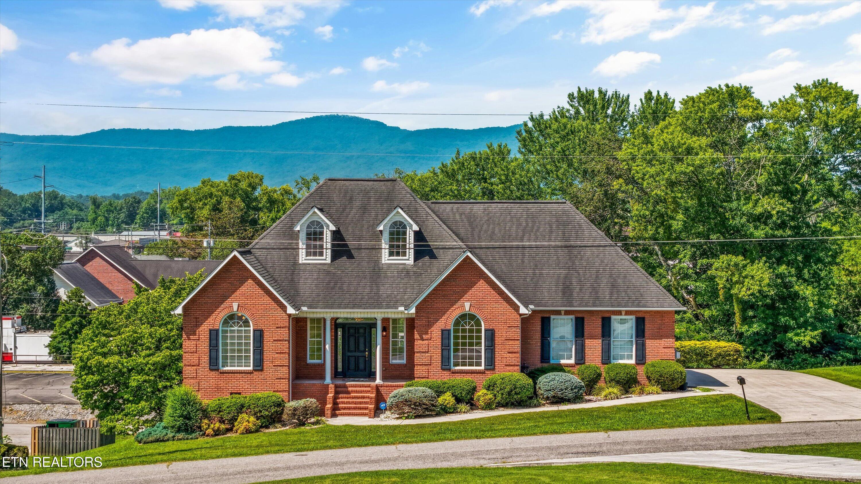 111 Colonial Hts, LaFollette