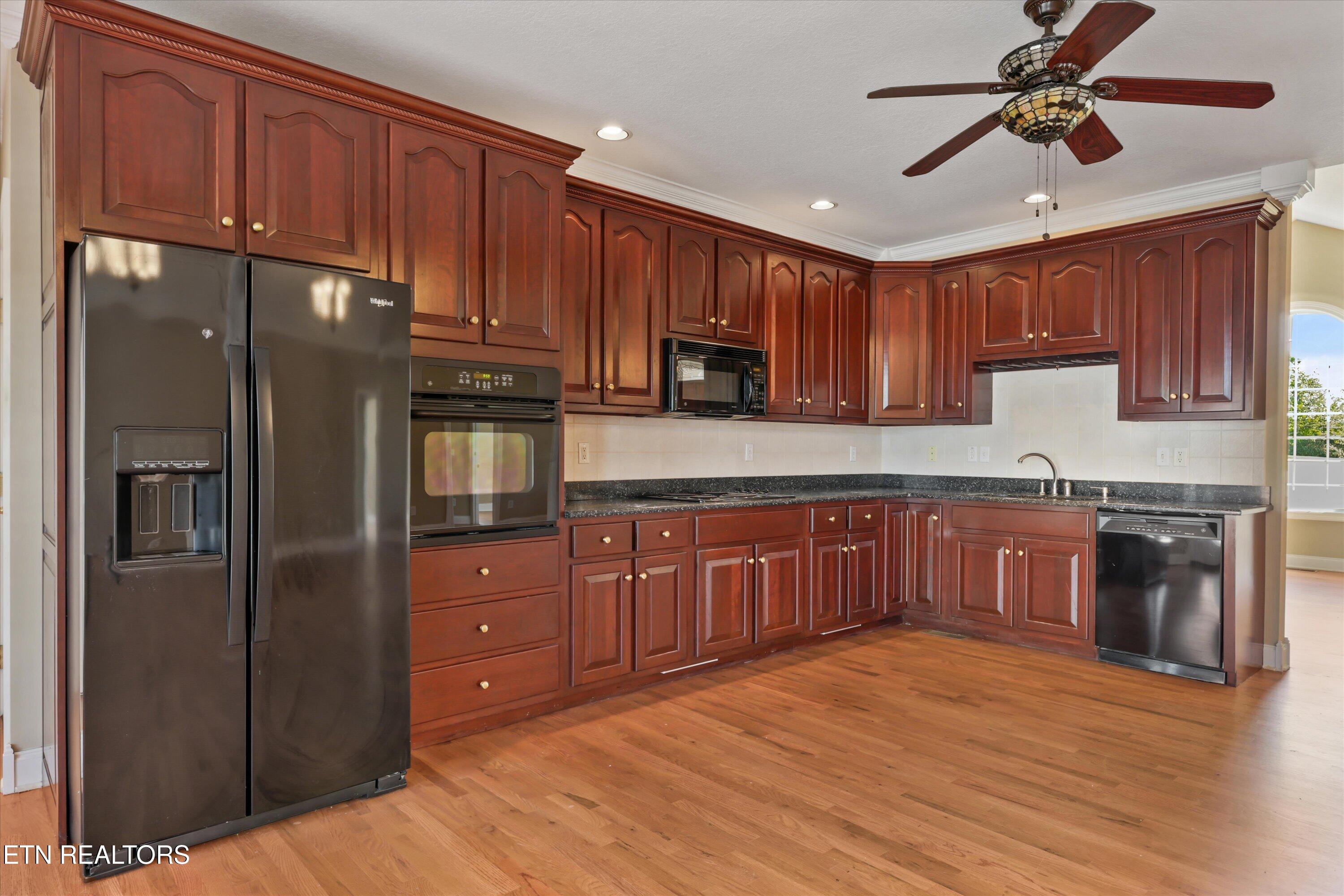 111 Colonial Hts, LaFollette