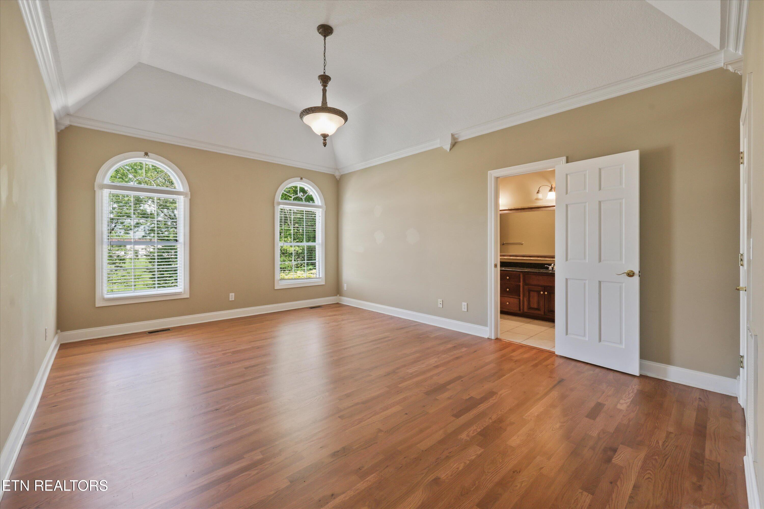111 Colonial Hts, LaFollette
