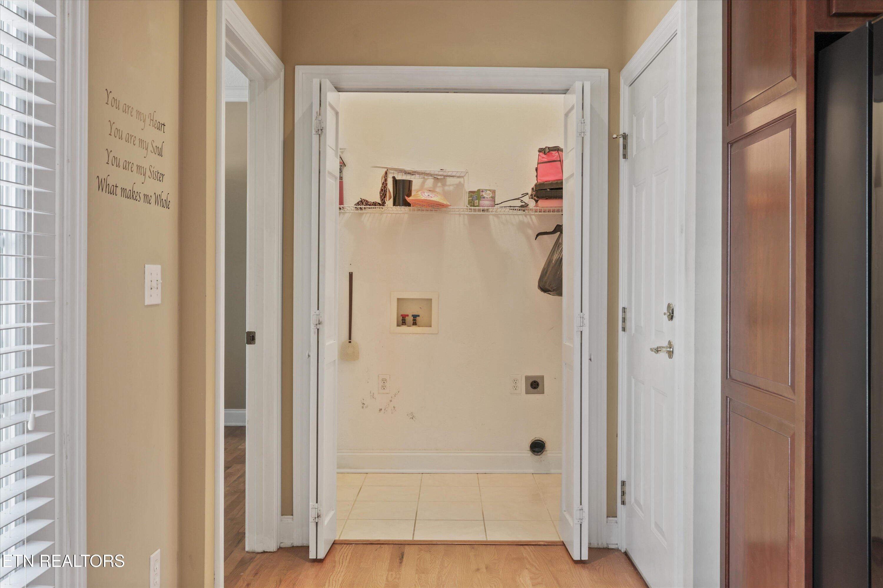 111 Colonial Hts, LaFollette