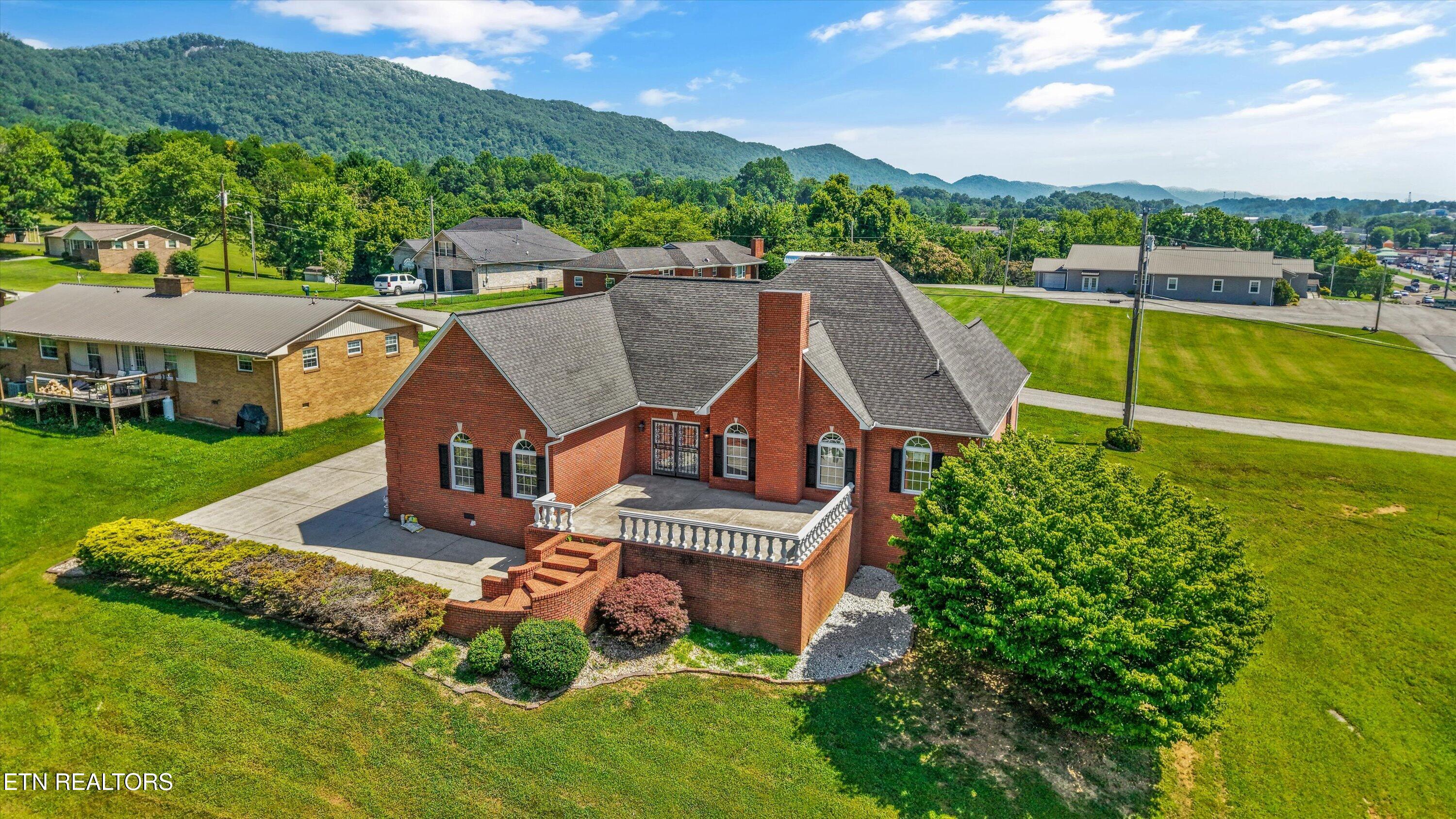 111 Colonial Hts, LaFollette