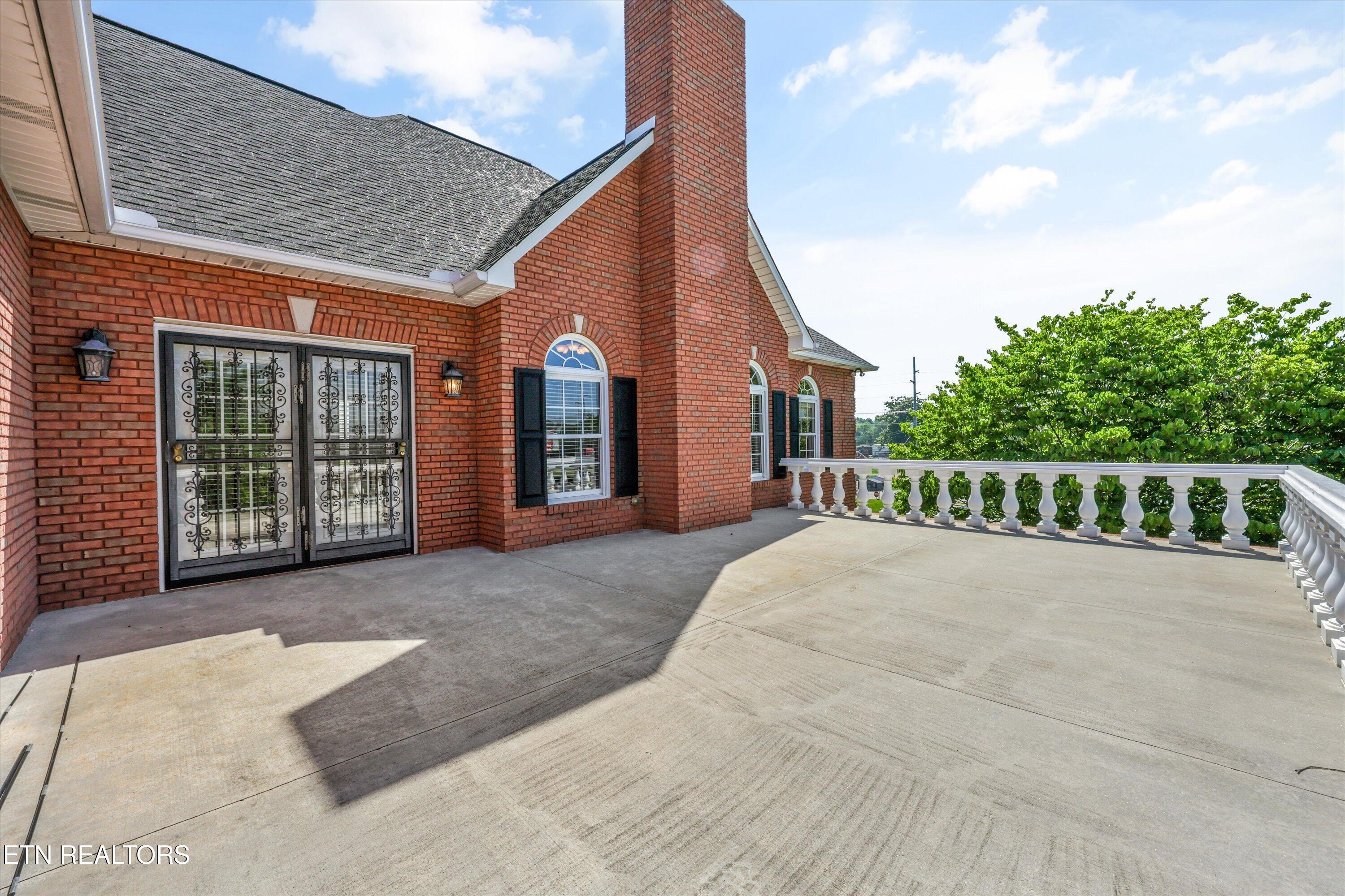 111 Colonial Hts, LaFollette