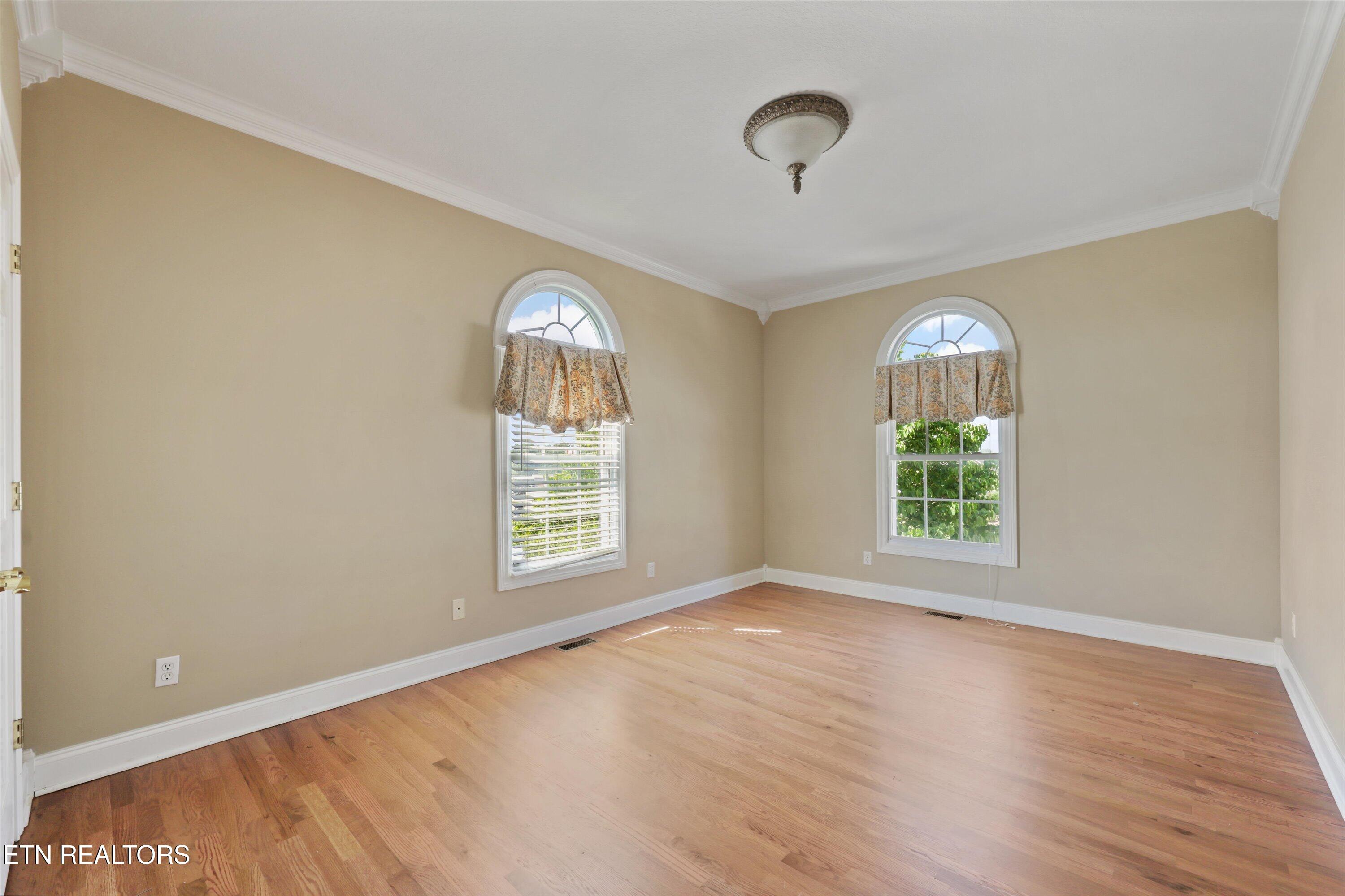 111 Colonial Hts, LaFollette