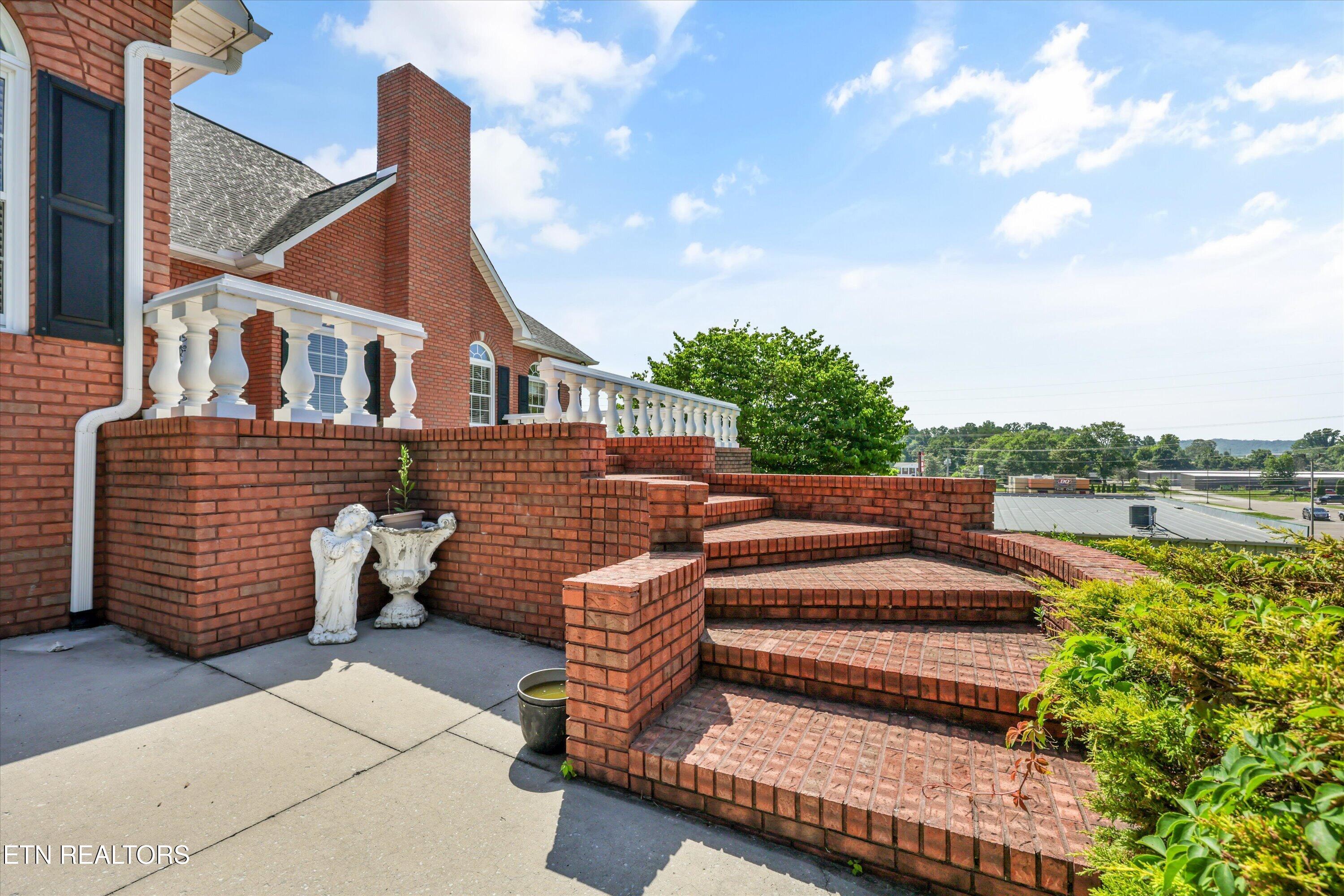 111 Colonial Hts, LaFollette
