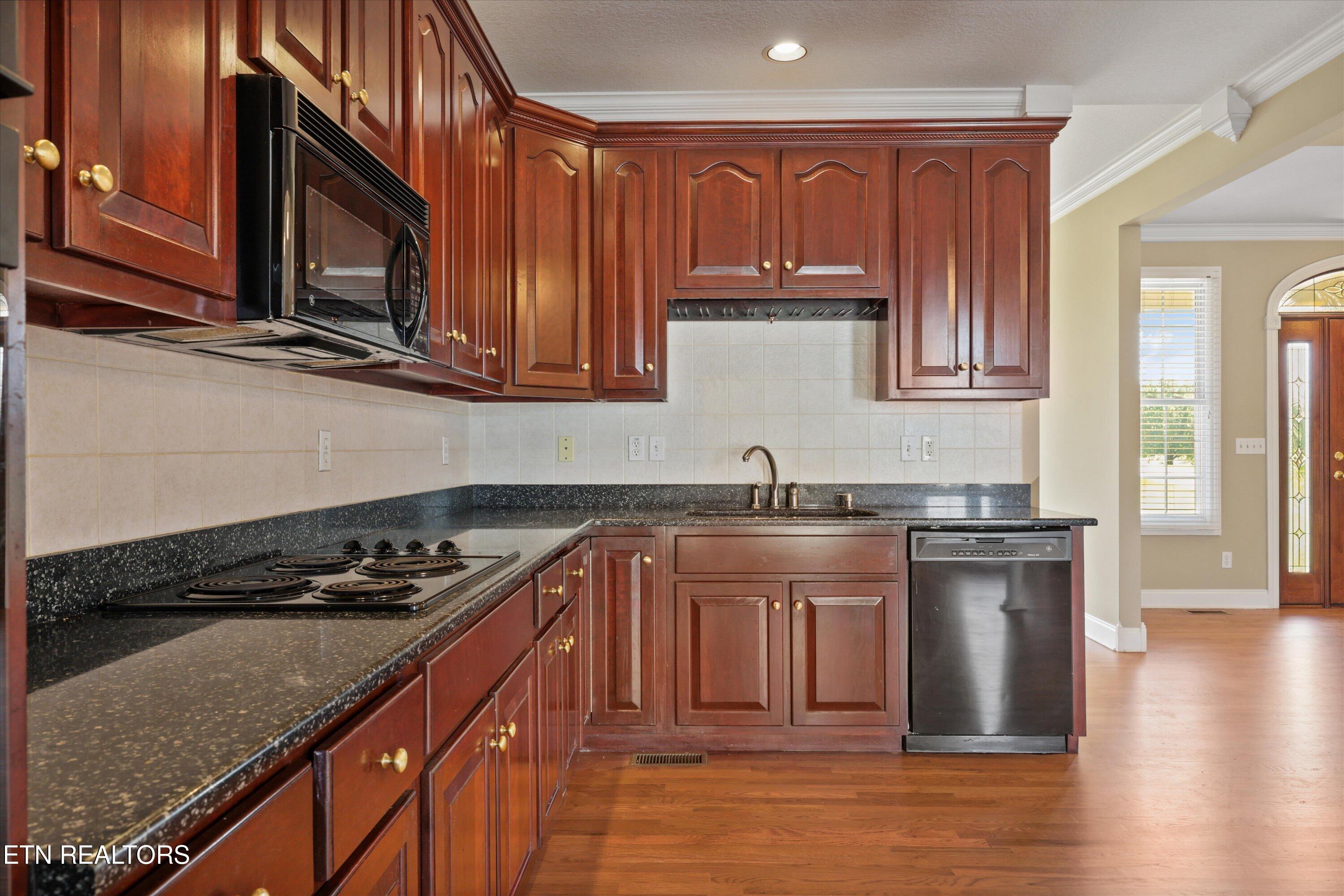 111 Colonial Hts, LaFollette