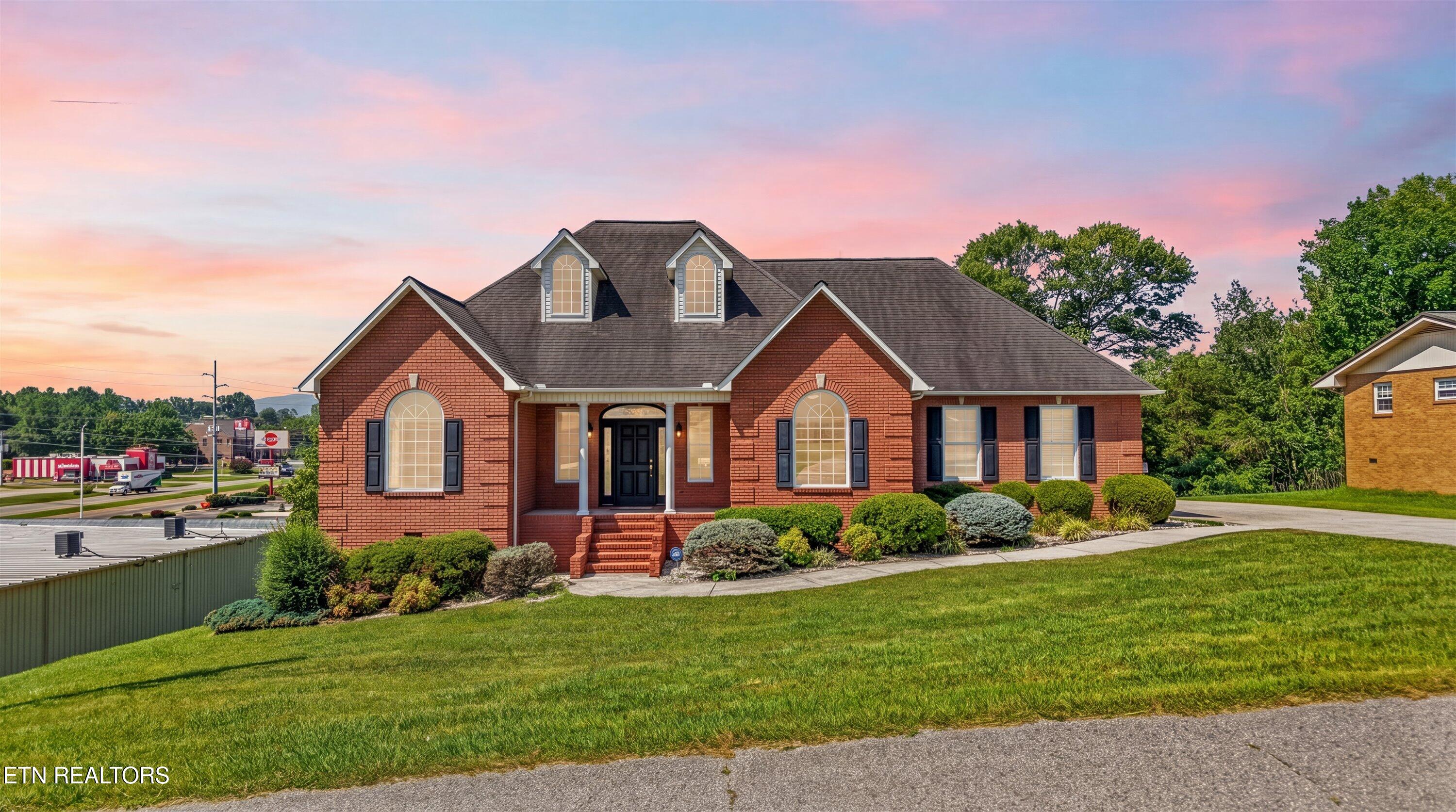 111 Colonial Hts, LaFollette