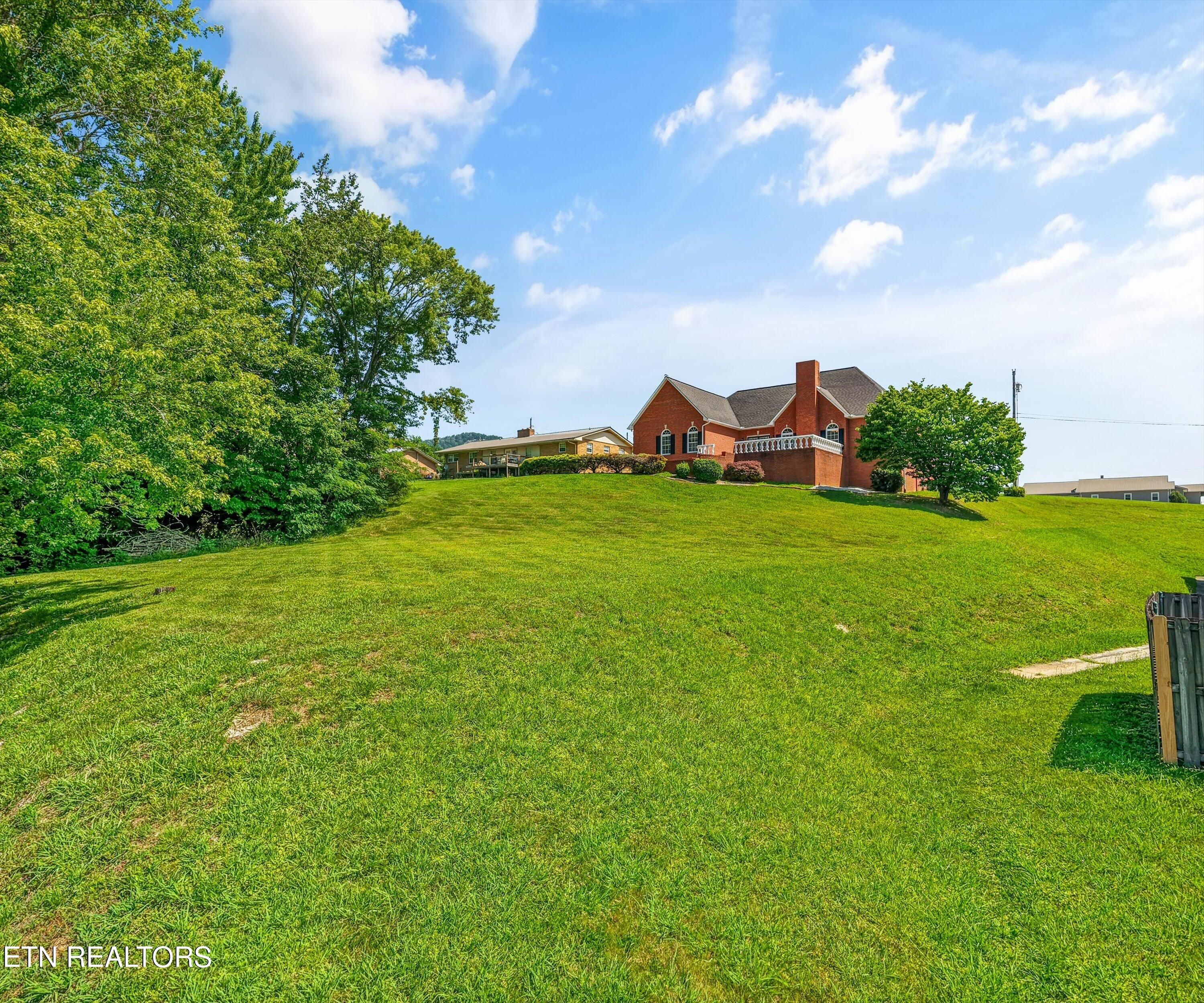 111 Colonial Hts, LaFollette