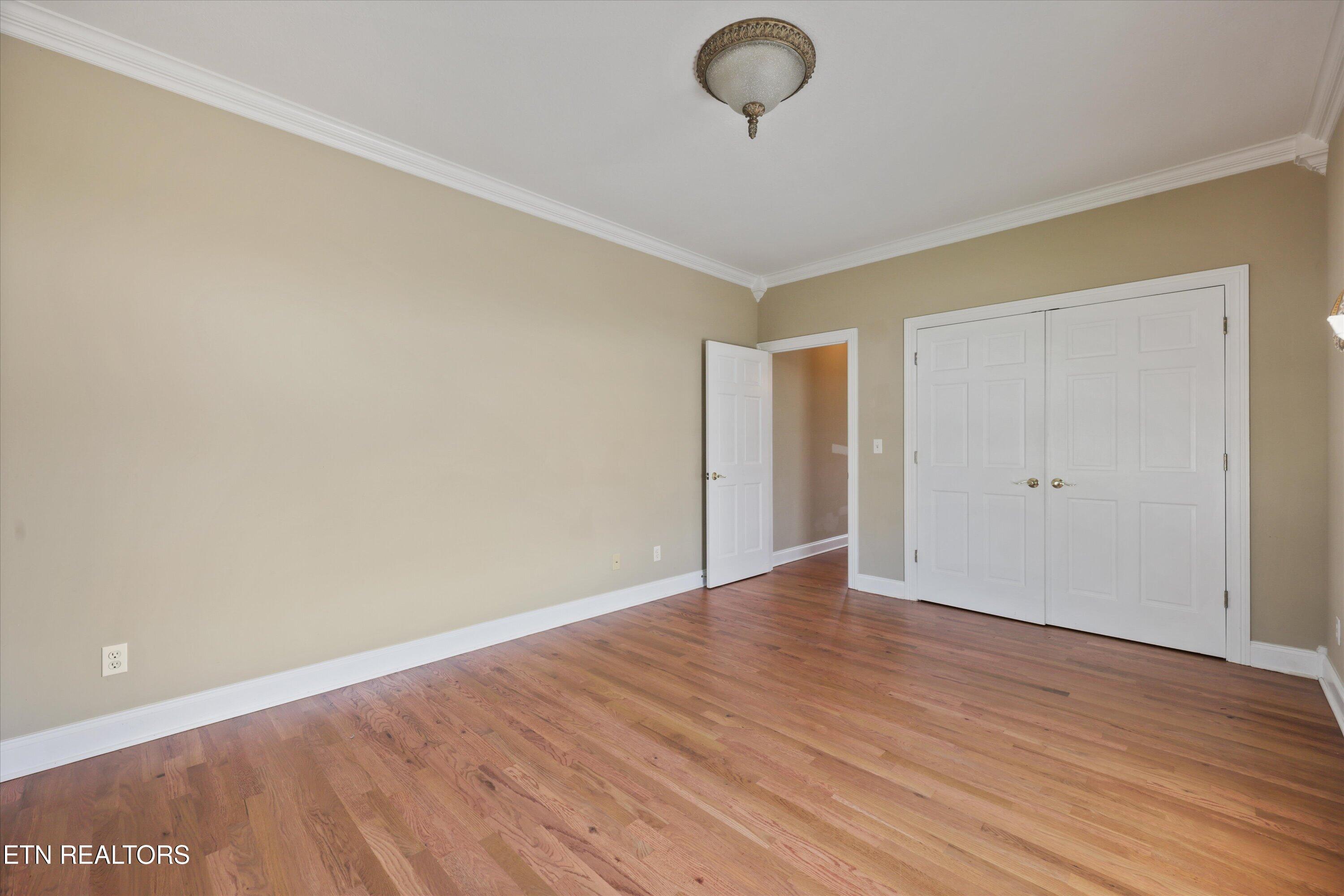 111 Colonial Hts, LaFollette