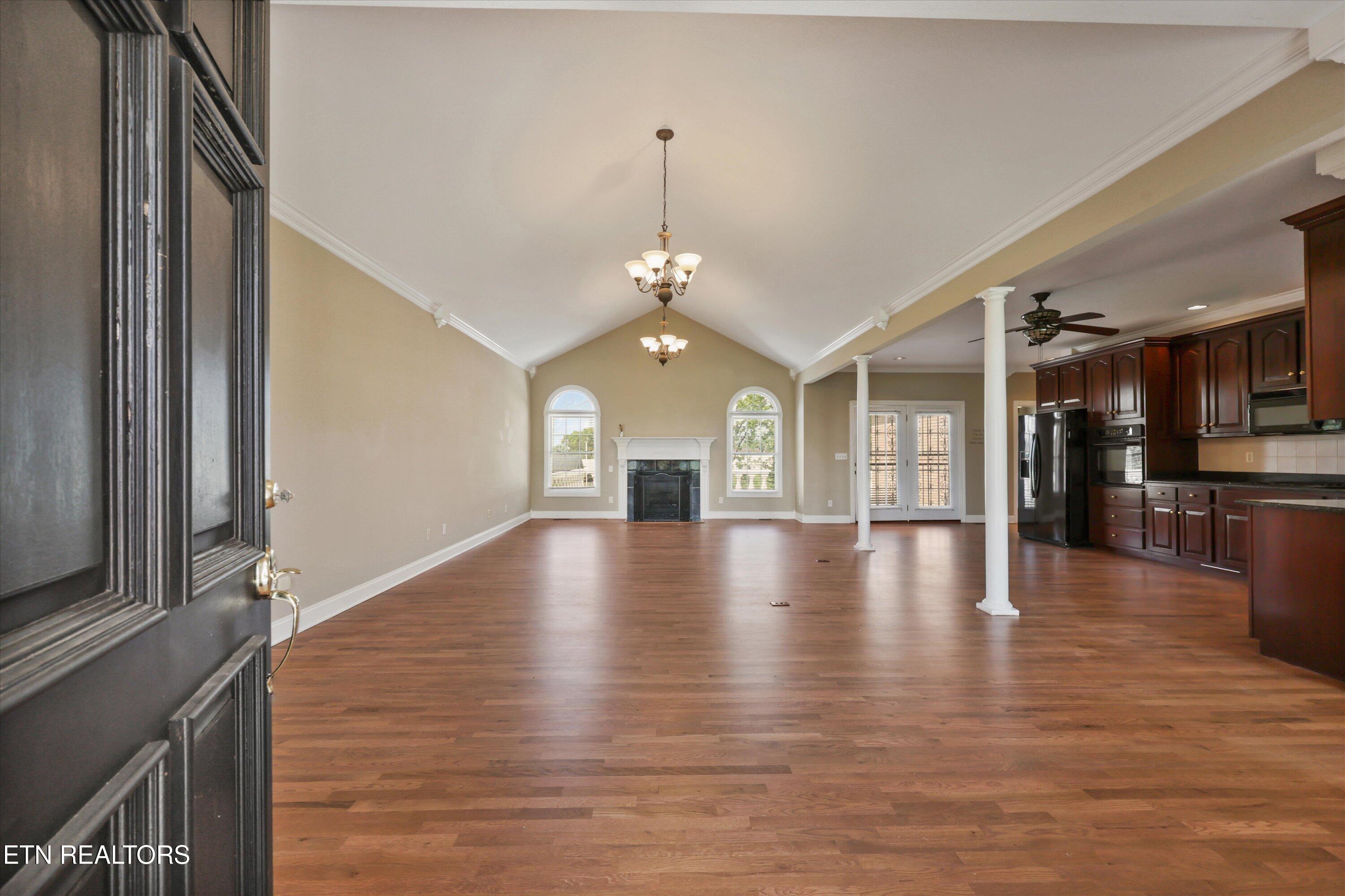 111 Colonial Hts, LaFollette