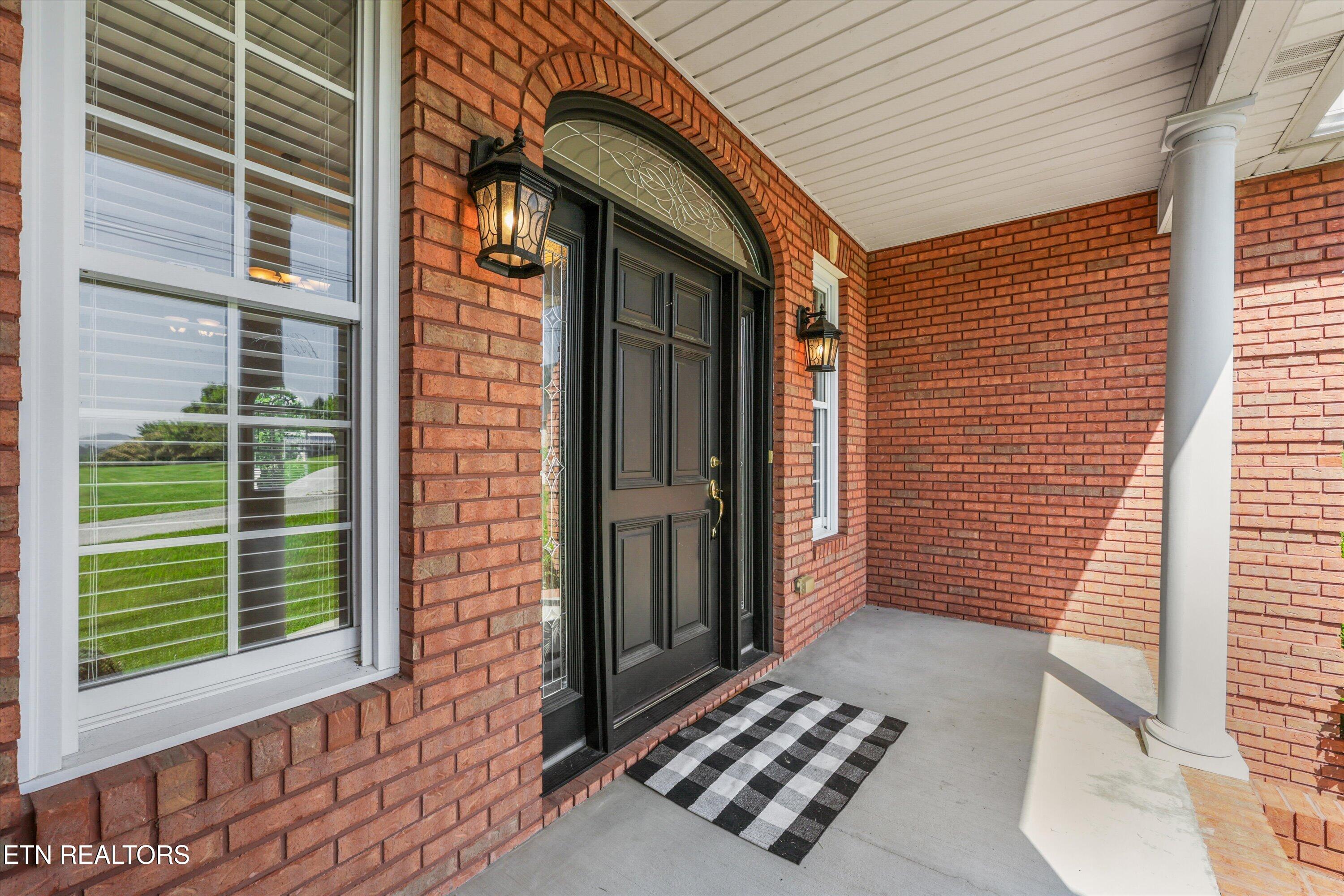111 Colonial Hts, LaFollette
