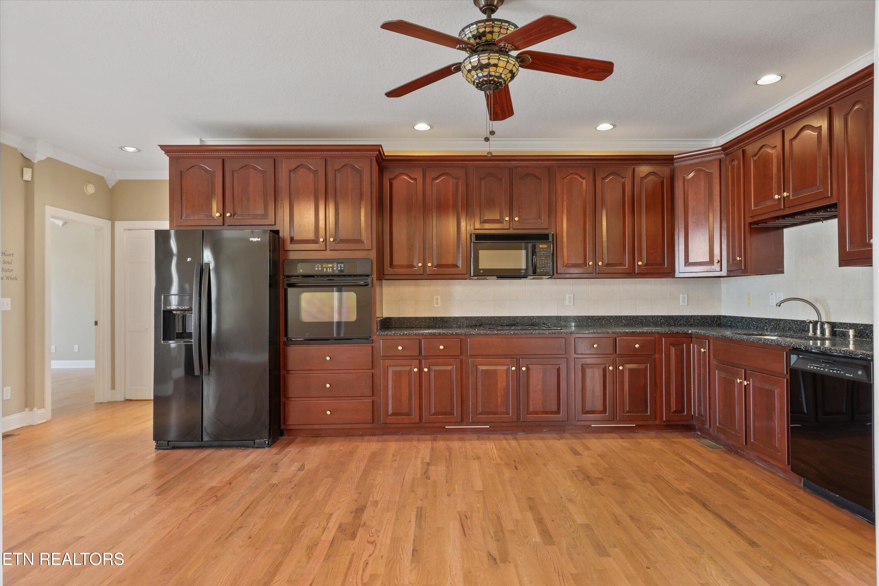 111 Colonial Hts, LaFollette