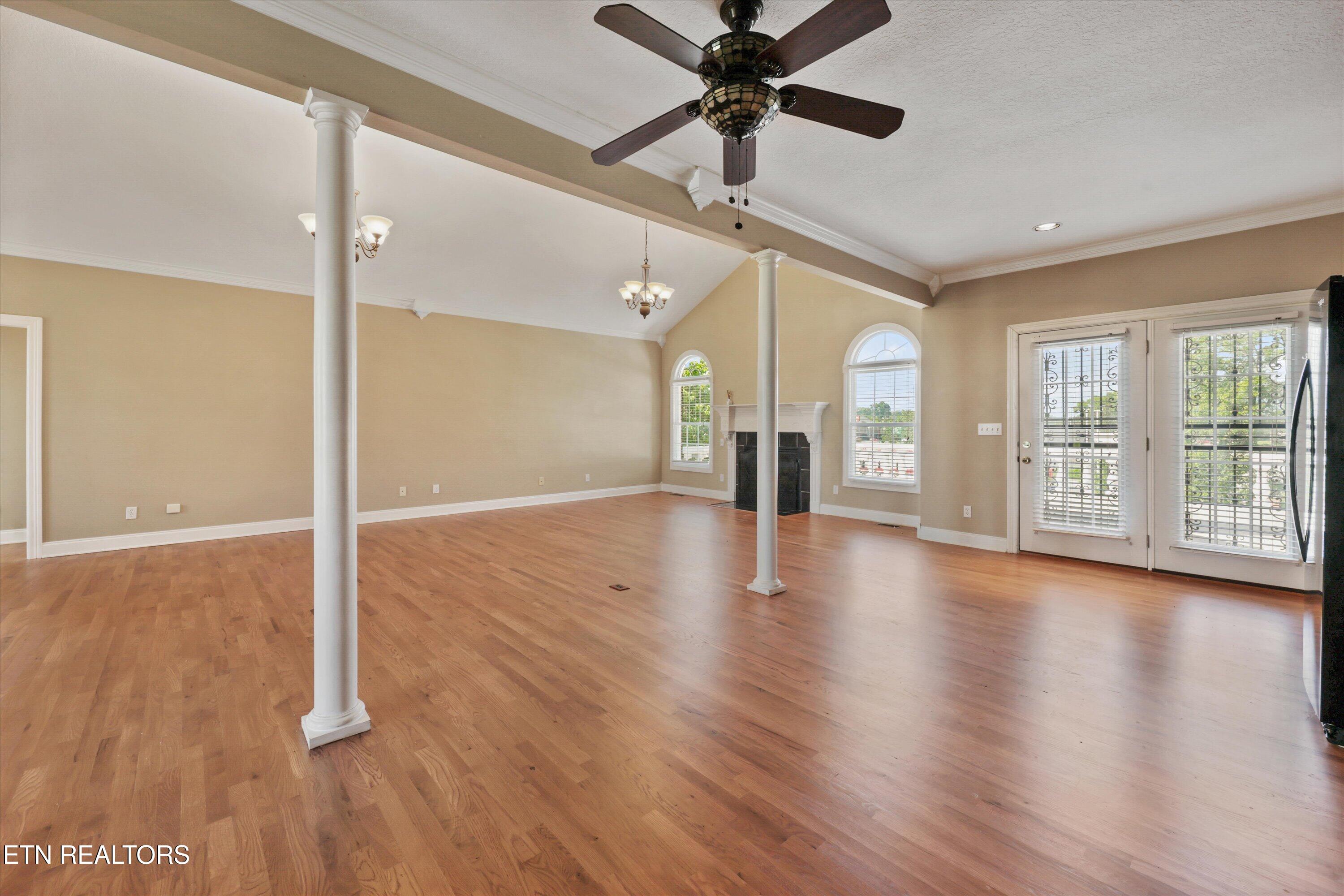 111 Colonial Hts, LaFollette