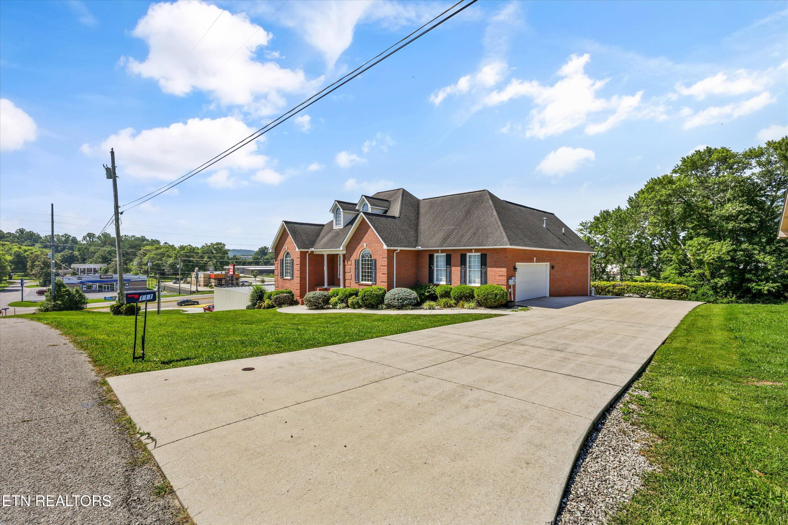 111 Colonial Hts, LaFollette