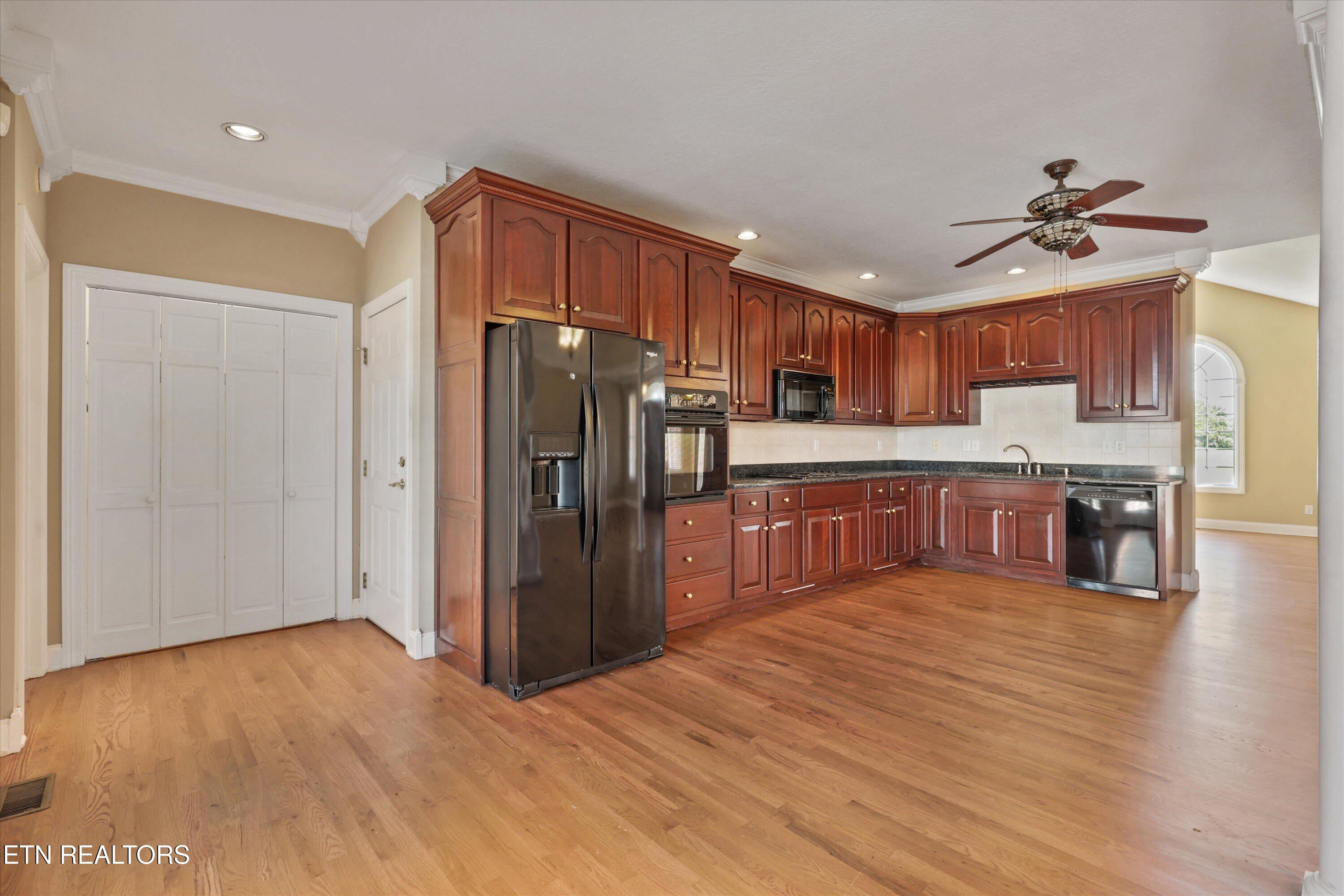 111 Colonial Hts, LaFollette