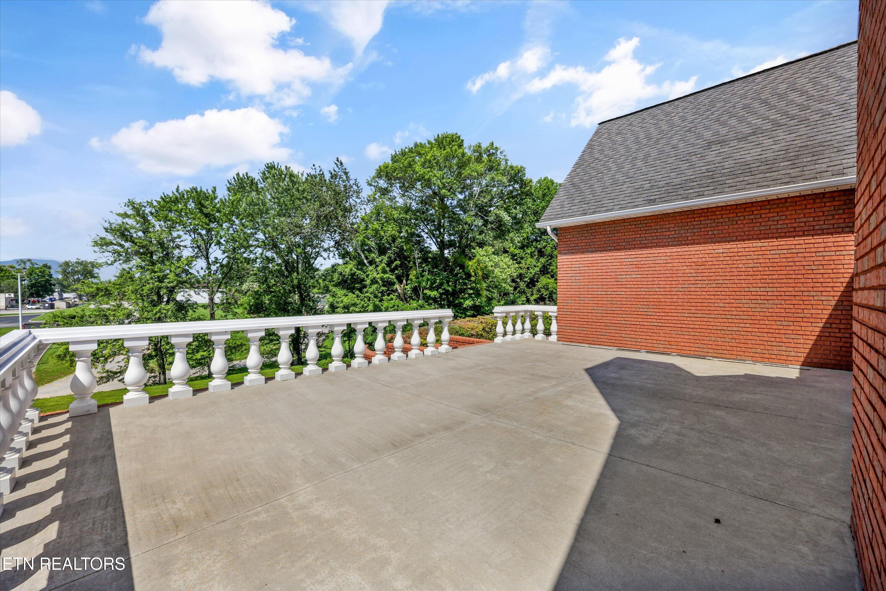 111 Colonial Hts, LaFollette