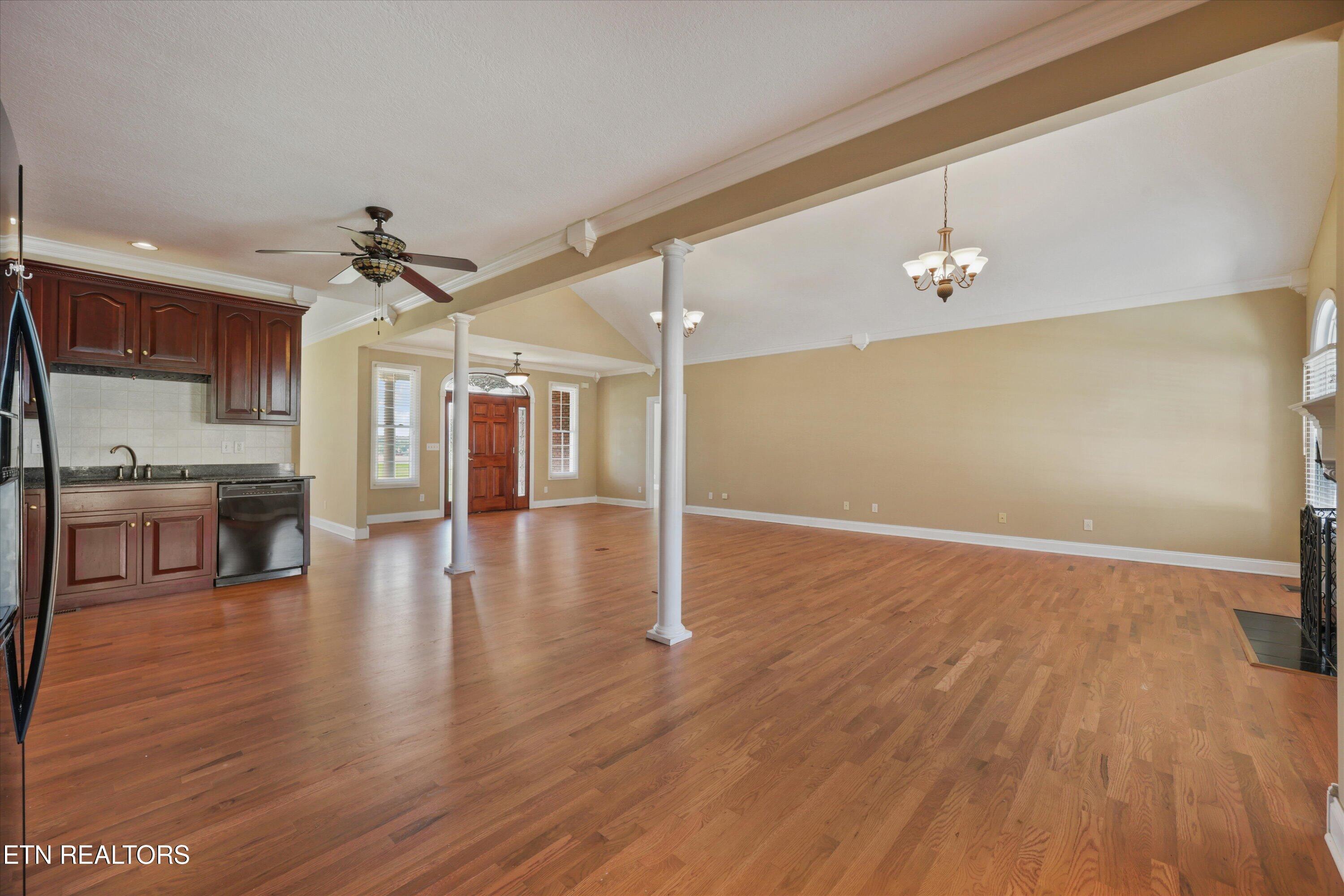 111 Colonial Hts, LaFollette