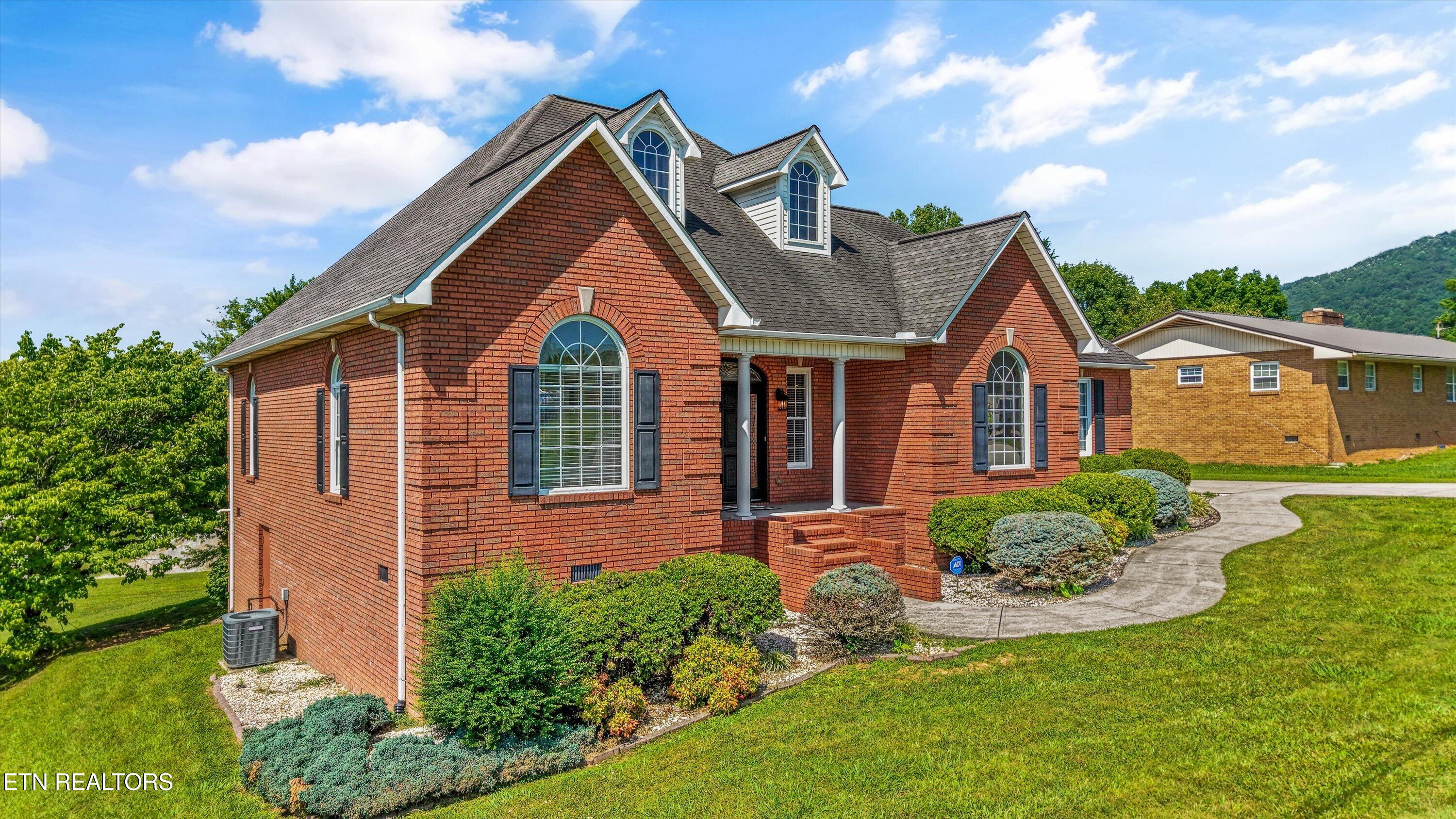 111 Colonial Hts, LaFollette