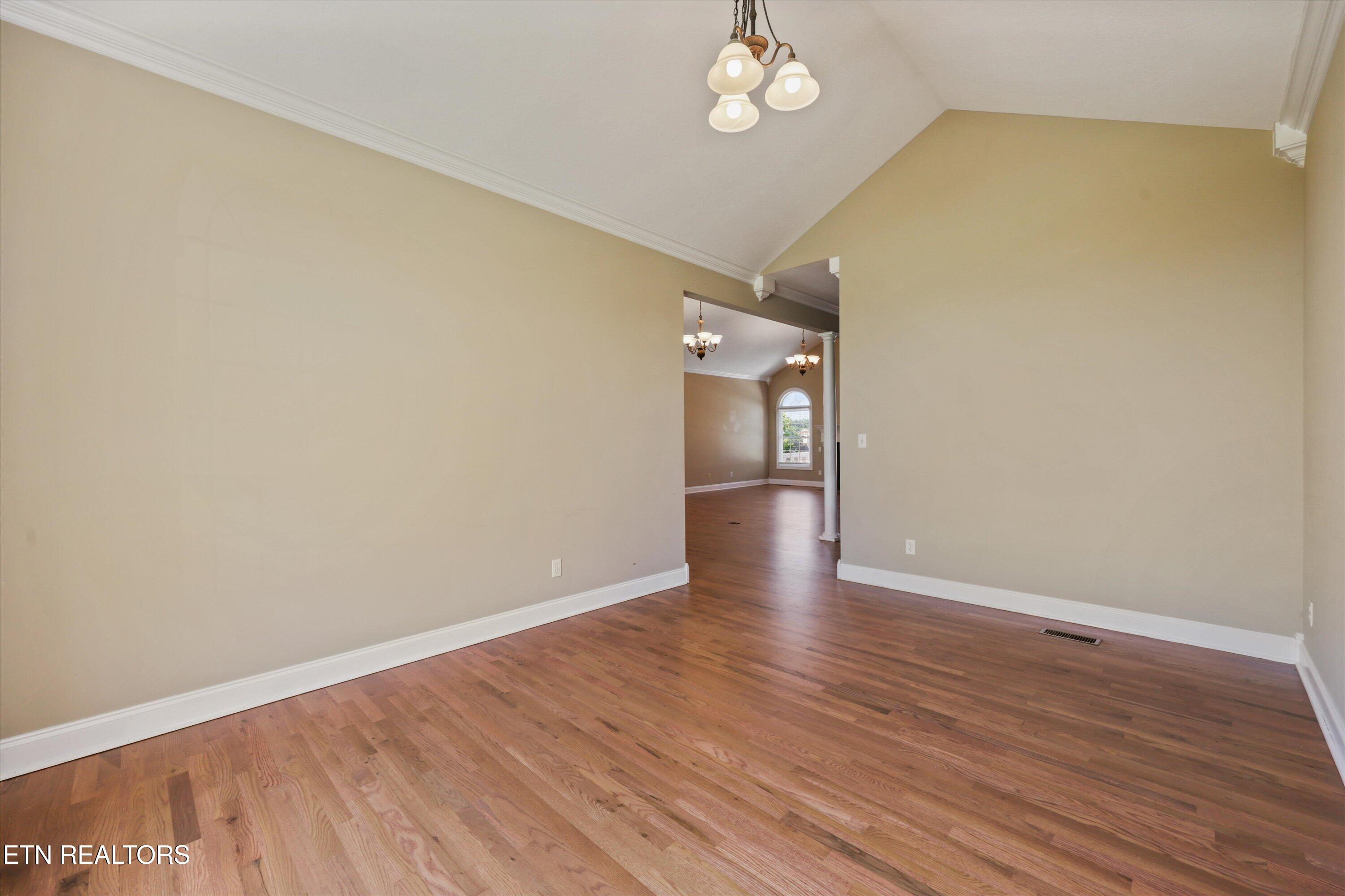 111 Colonial Hts, LaFollette
