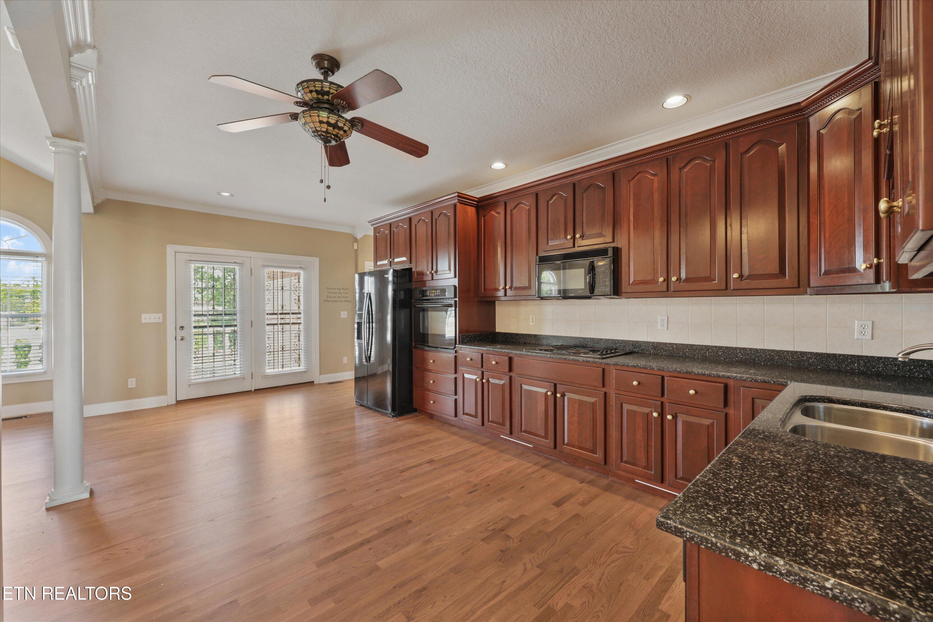 111 Colonial Hts, LaFollette