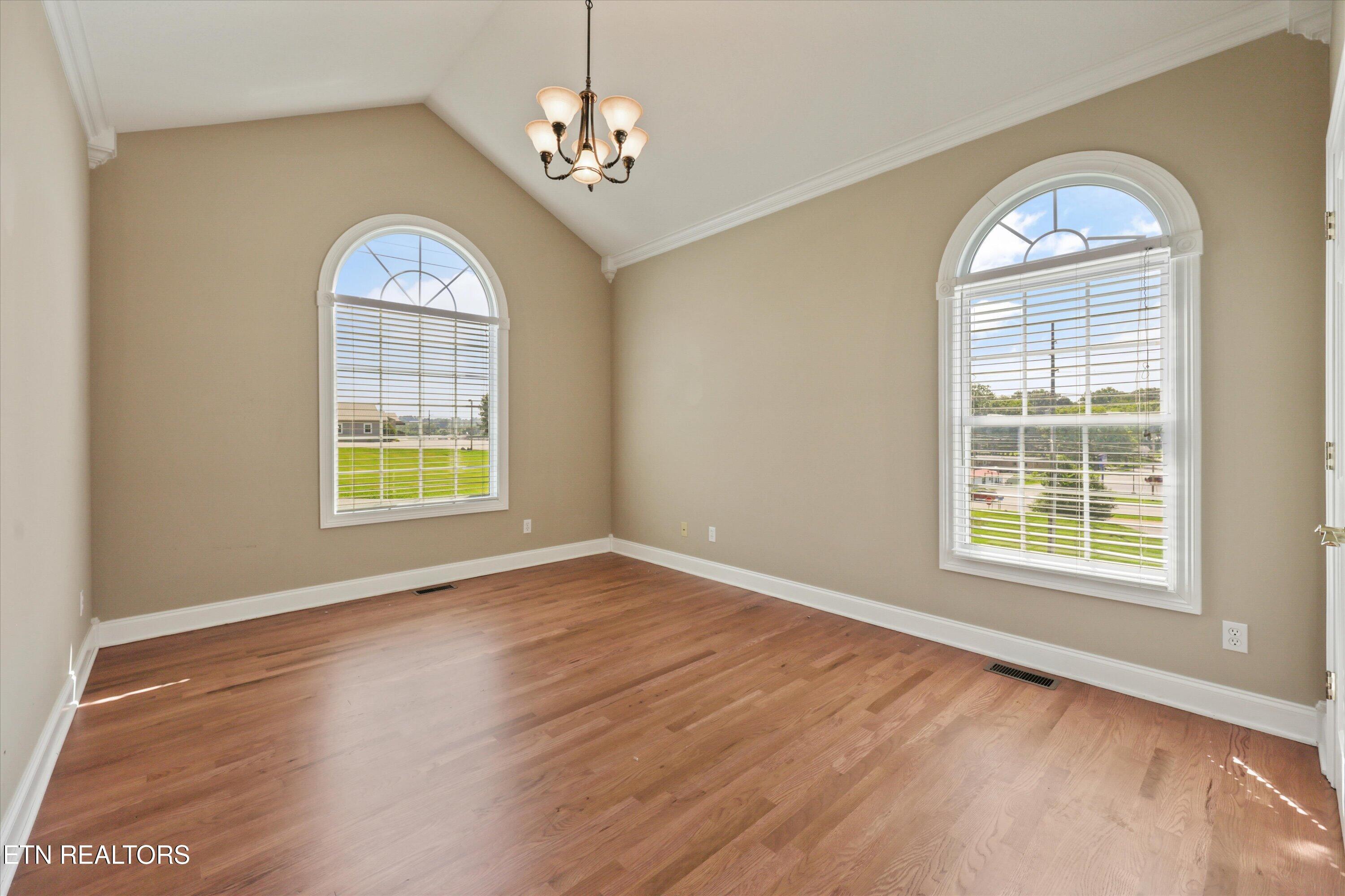 111 Colonial Hts, LaFollette