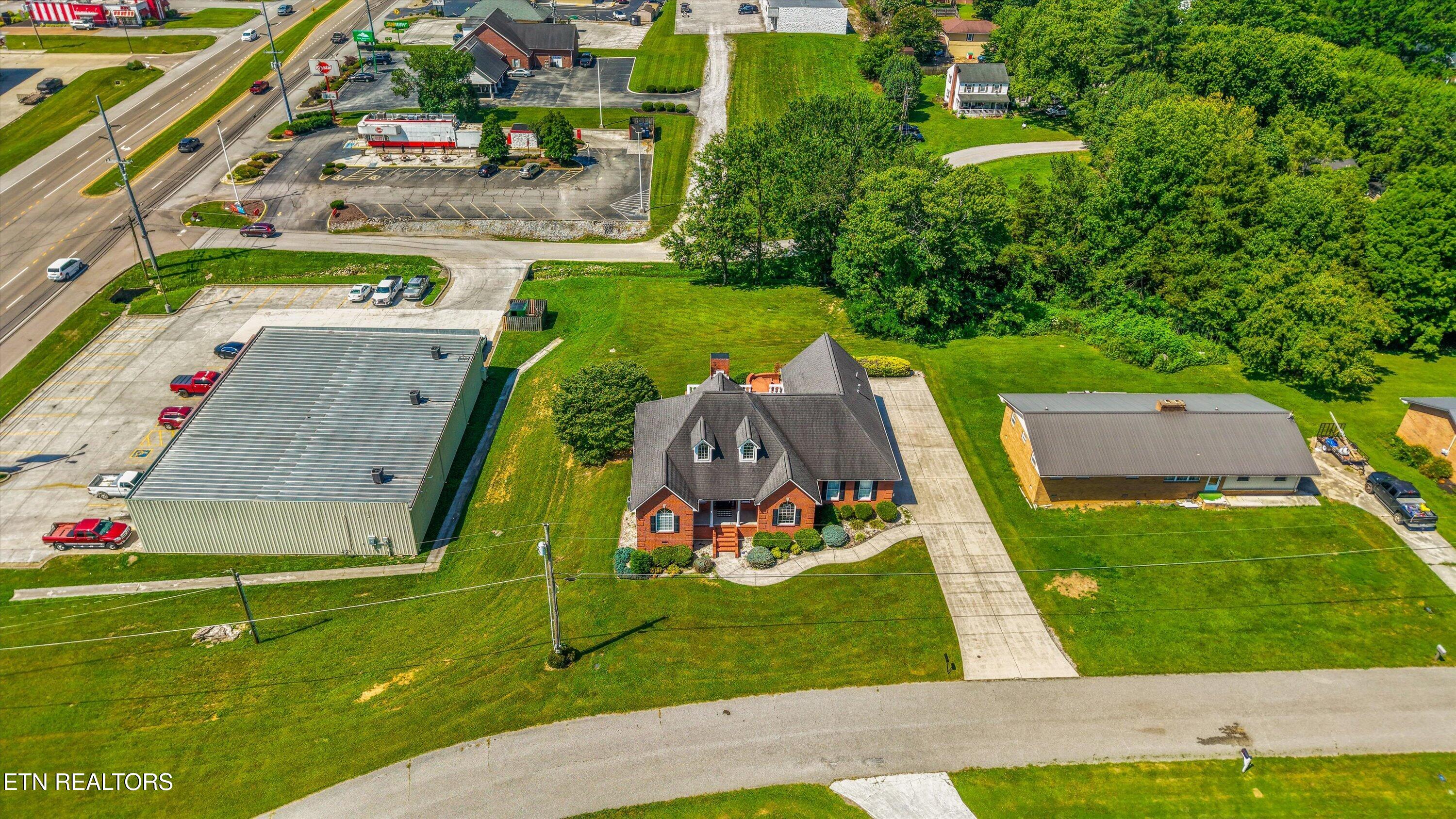 111 Colonial Hts, LaFollette