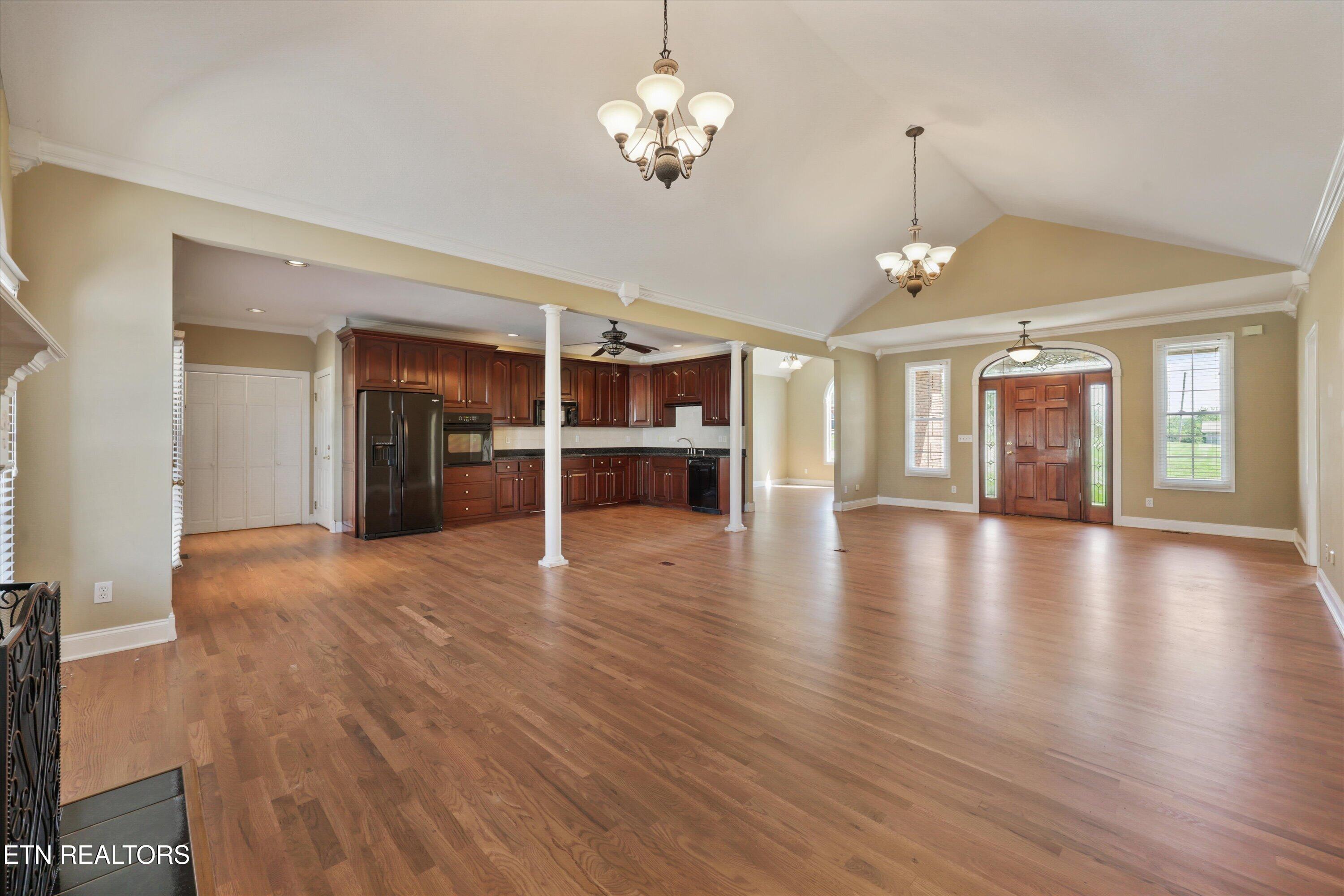 111 Colonial Hts, LaFollette