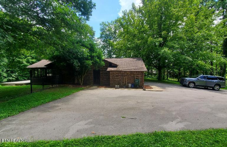 1097 Cooper Lake Rd