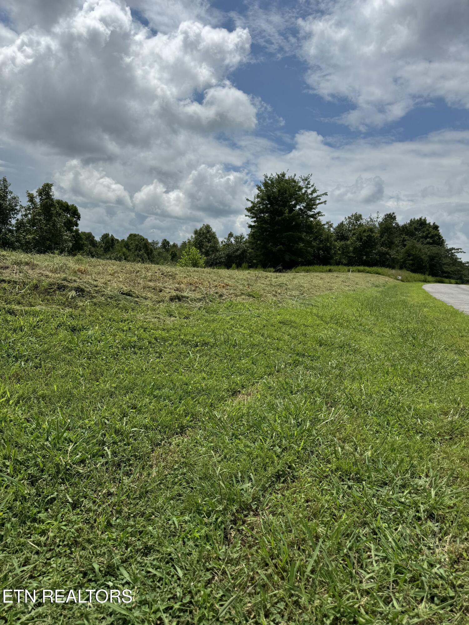 126 Emerald Pointe