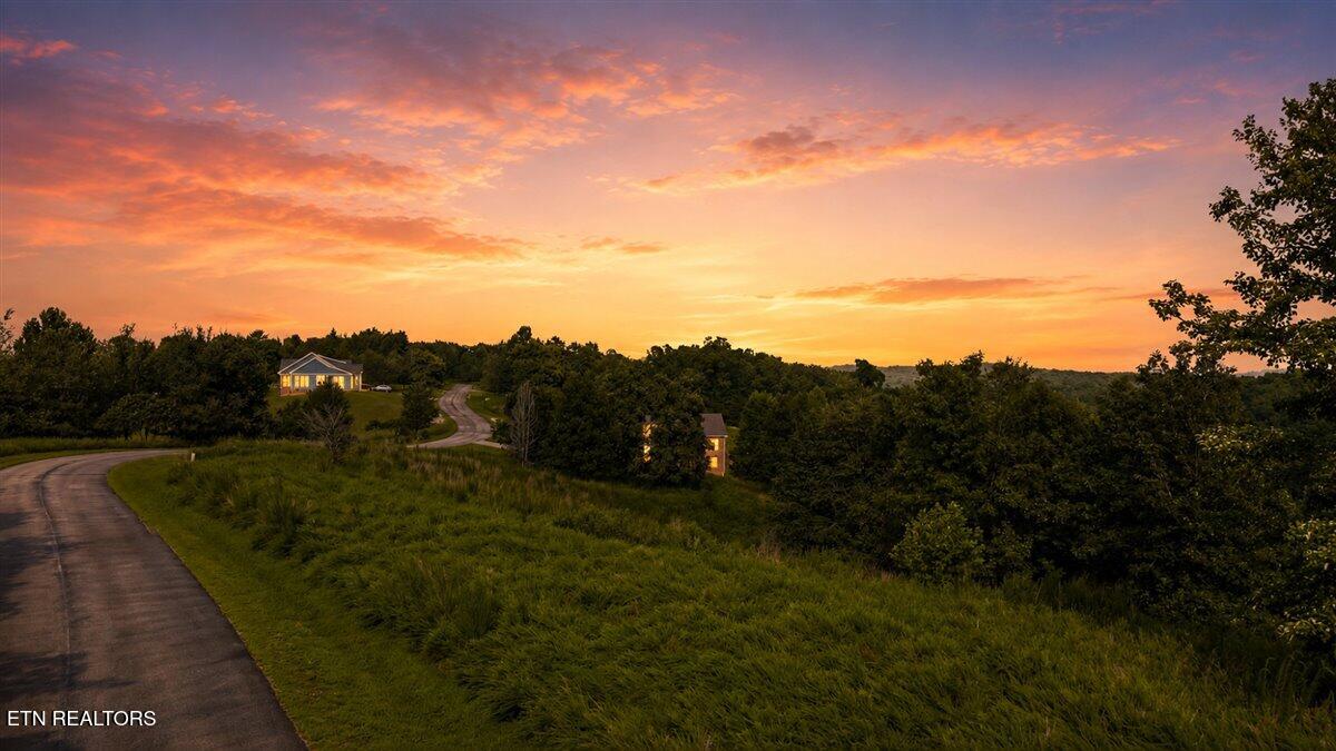 126 Emerald Pointe