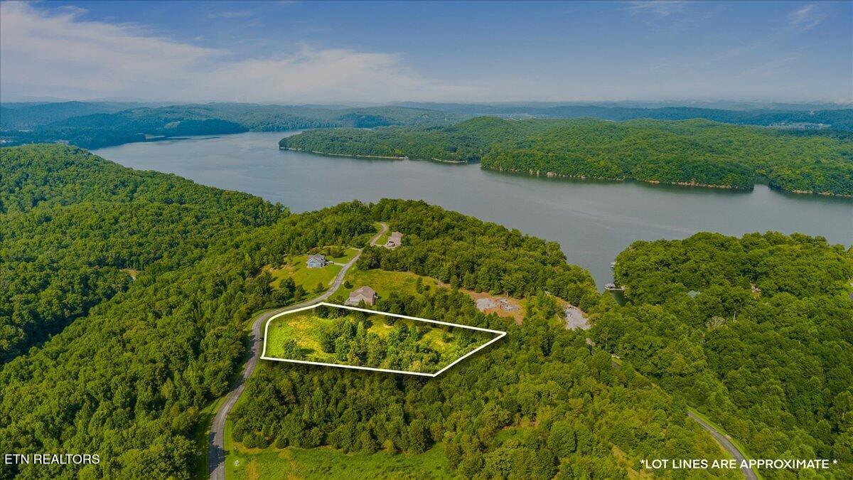 126 Emerald Pointe