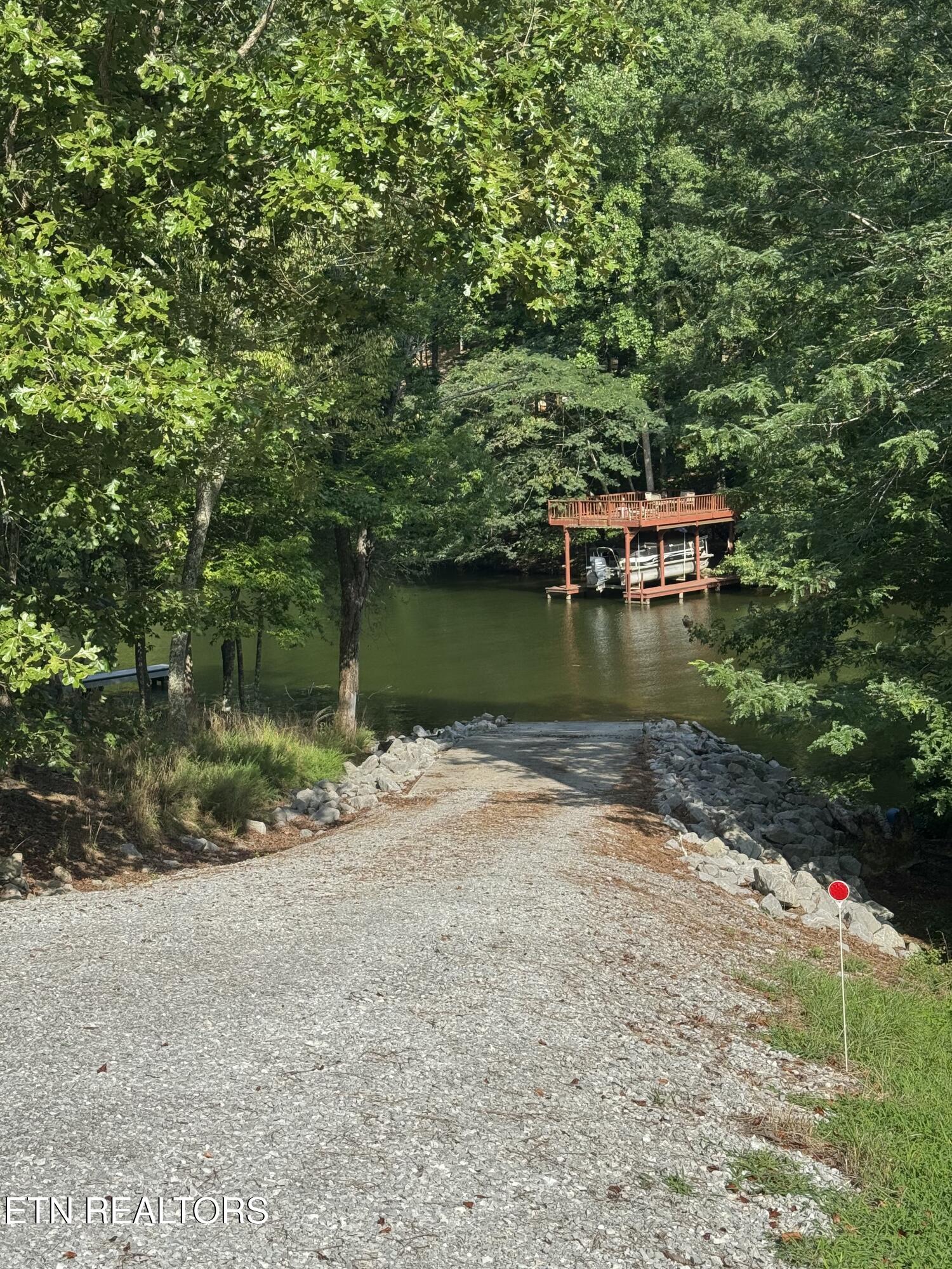 126 Emerald Pointe