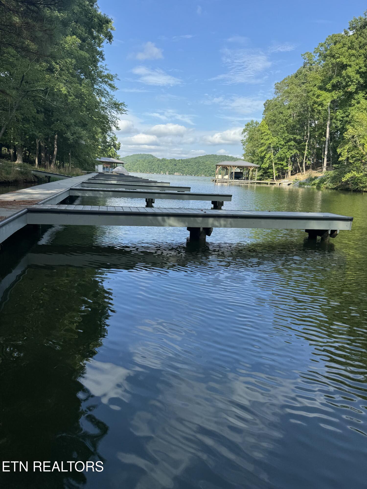 126 Emerald Pointe